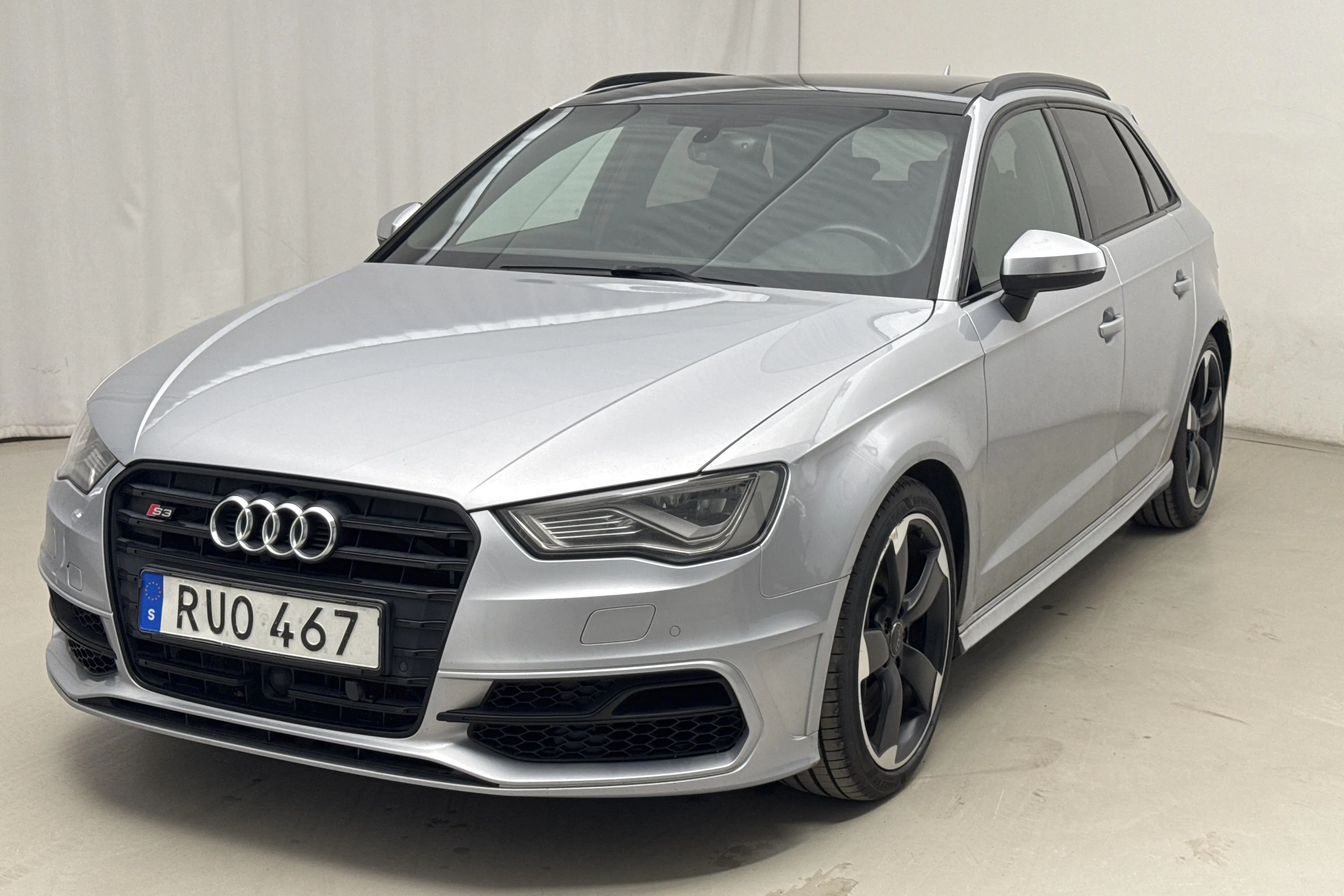 Presentationsfoto 1 av 21: Audi S3 2.0 TFSI Sportback quattro (300hk) - 23 492 mil - Automat - silver - 2015