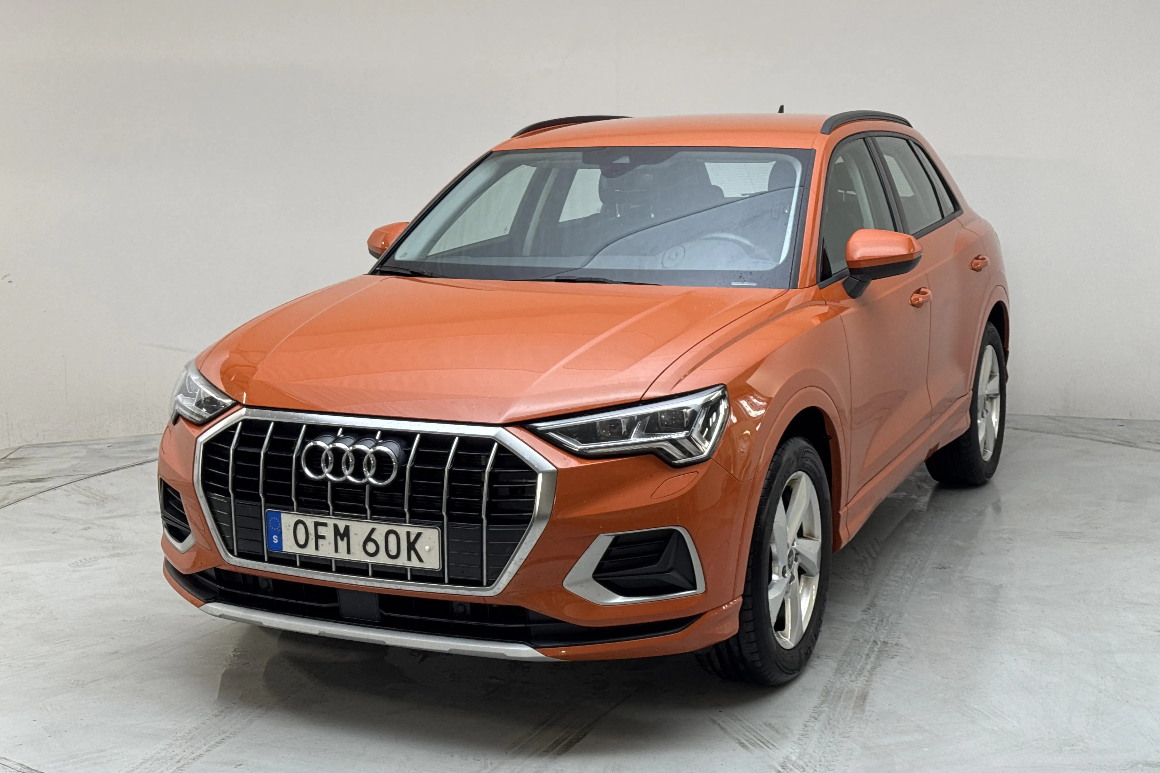 Presentationsfoto 1 av 11: Audi Q3 35 TFSI (150hk) - 6 999 mil - Automat - orange - 2024