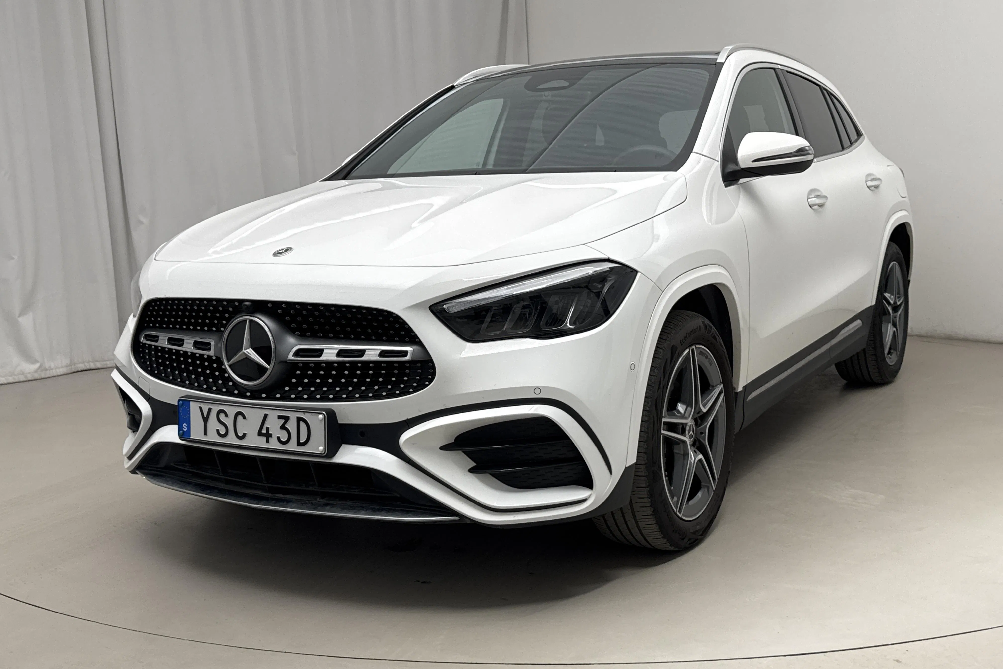 Presentationsfoto 1 av 23: Mercedes GLA 250 e H247 (218hk) - 3 423 mil - Automat - vit - 2024