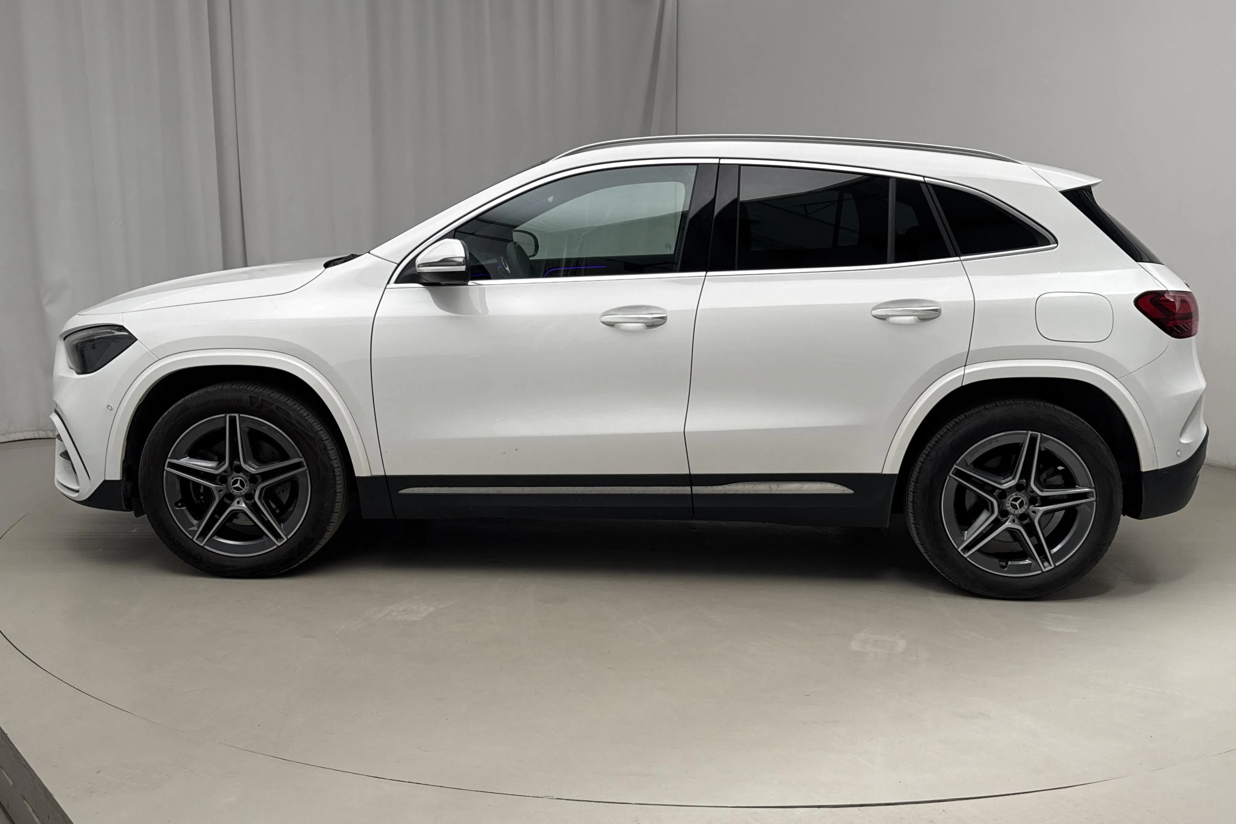 Presentationsfoto 2 av 23: Mercedes GLA 250 e H247 (218hk) - 3 423 mil - Automat - vit - 2024