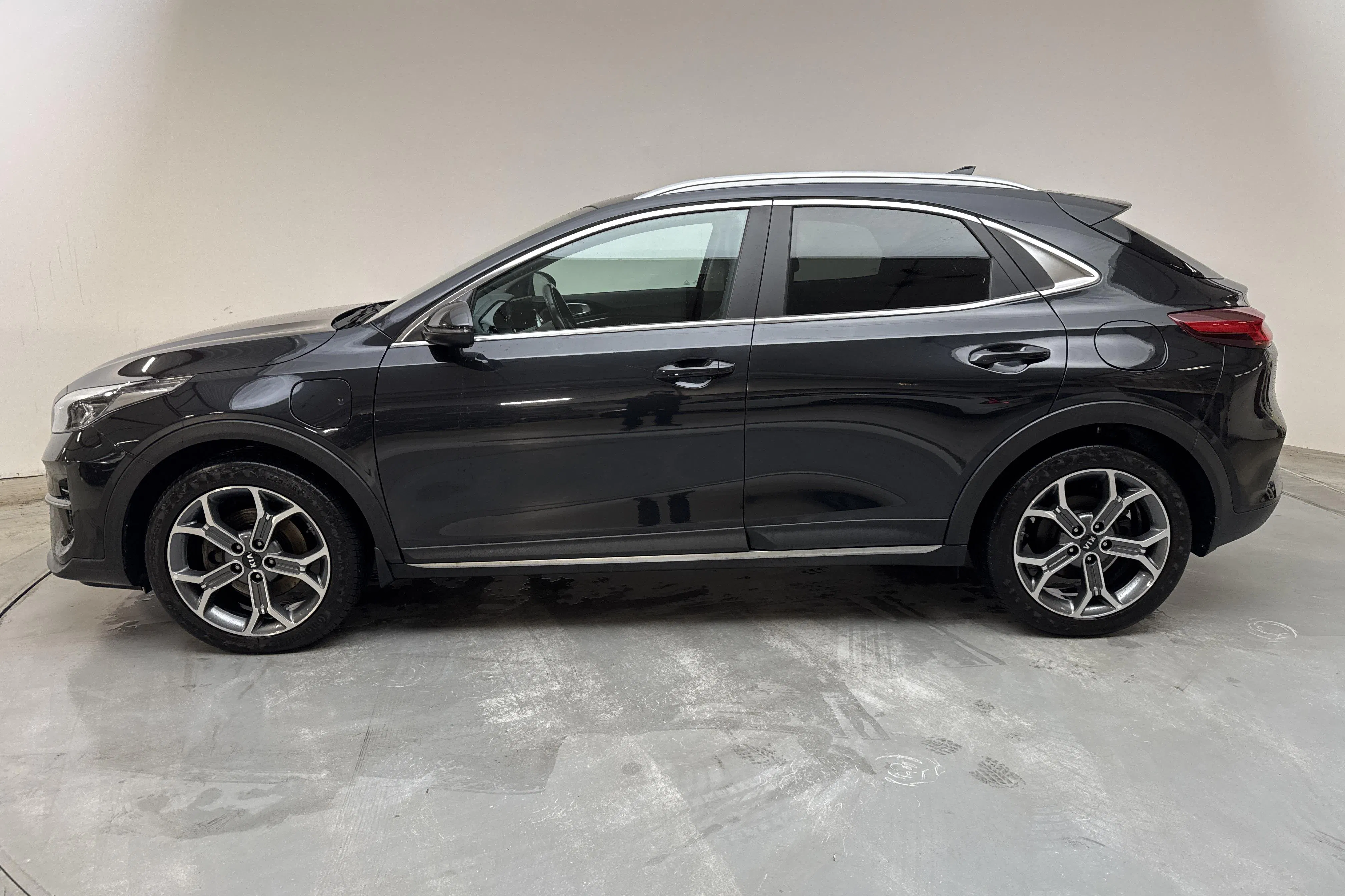 Presentationsfoto 2 av 16: KIA XCeed 1.6 Plug-in Hybrid 5dr (141hk) - 9 200 mil - Automat - svart - 2021
