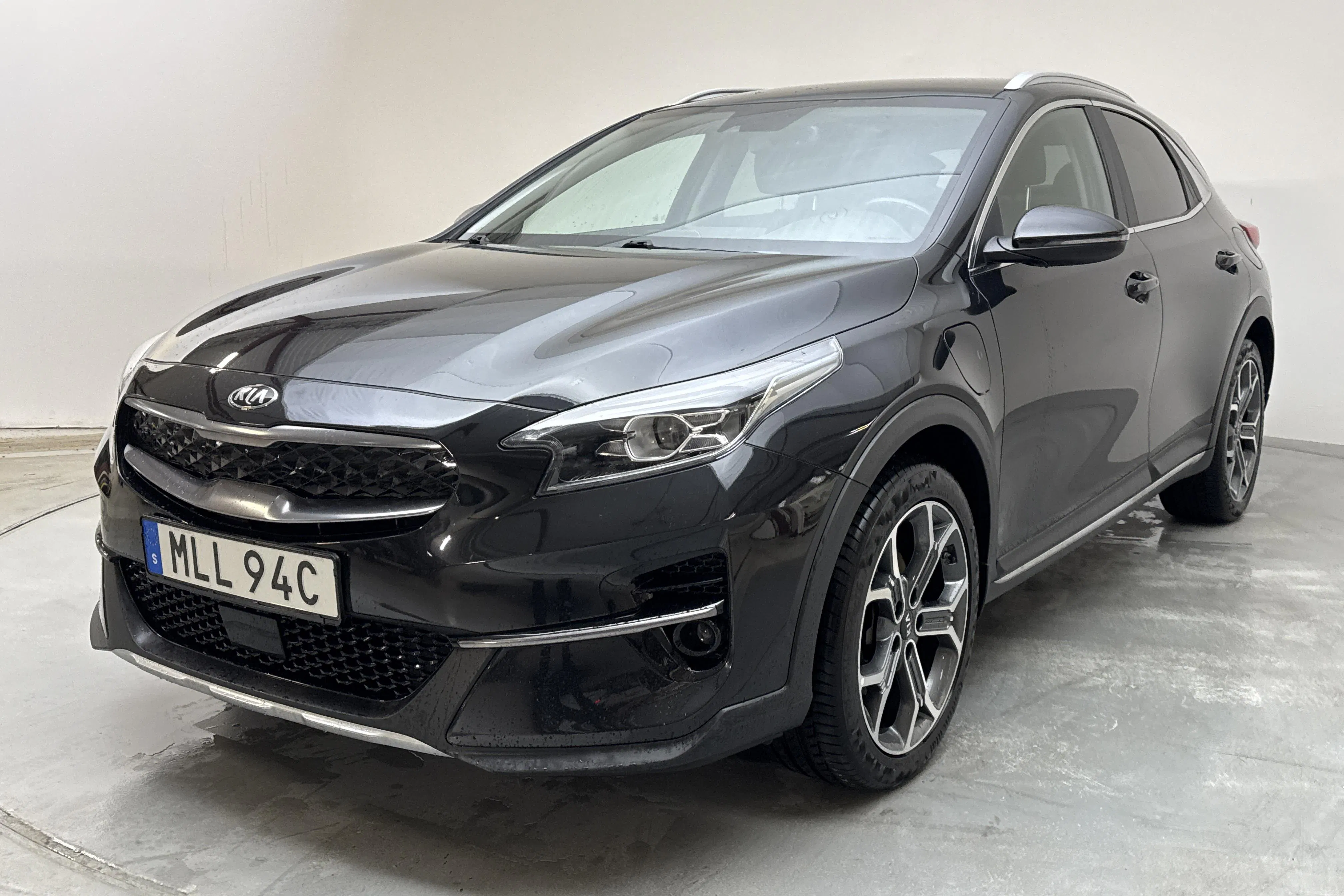 Presentationsfoto 1 av 16: KIA XCeed 1.6 Plug-in Hybrid 5dr (141hk) - 9 200 mil - Automat - svart - 2021