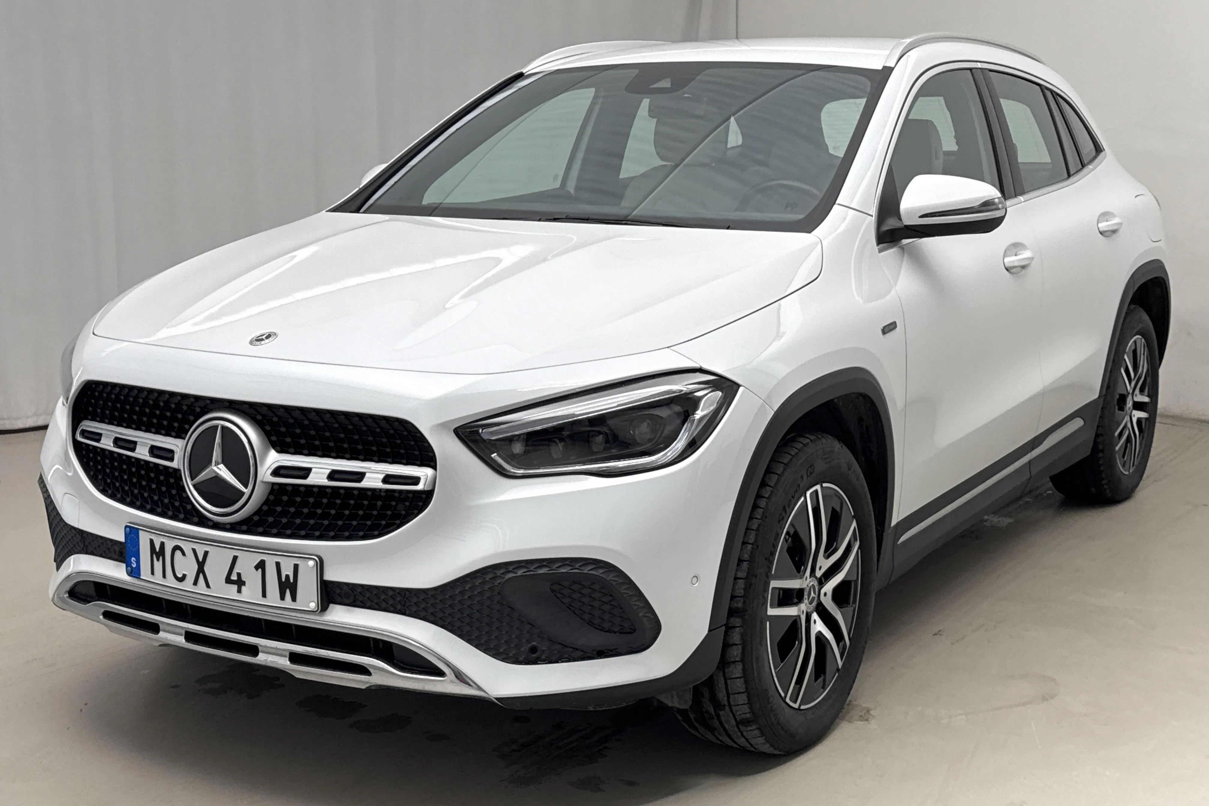 Presentationsfoto 1 av 22: Mercedes GLA 250 e H247 (218hk) - 5 260 mil - Automat - vit - 2021