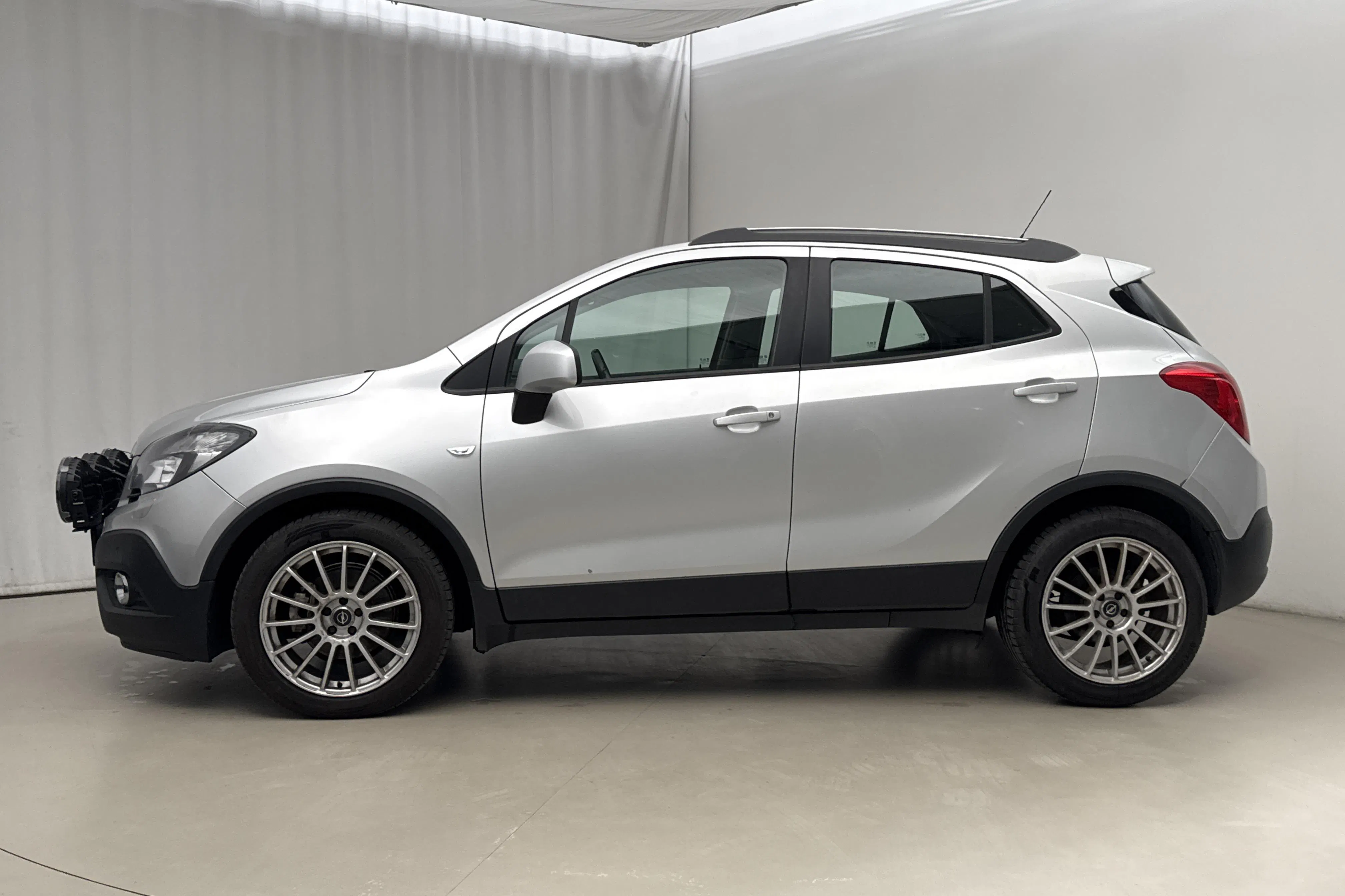 Presentation photo 2 of 16: Opel Mokka 1.7 CDTI ECOTEC (130hk) - 274 190 km - Manual - gray - 2013