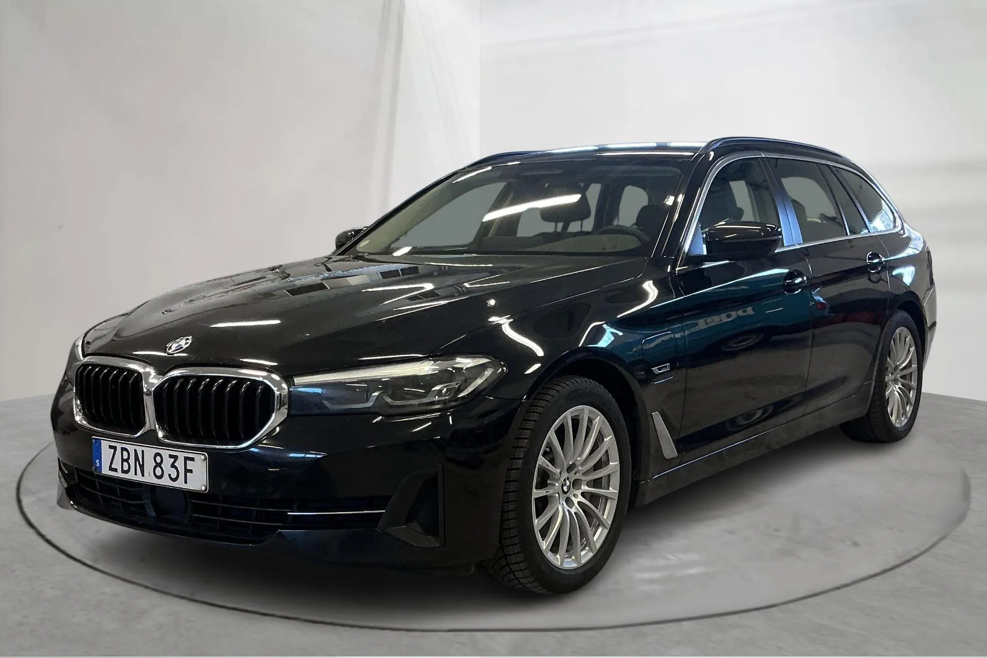 BMW 530e Touring, G31 12kWh LCI (292hk)