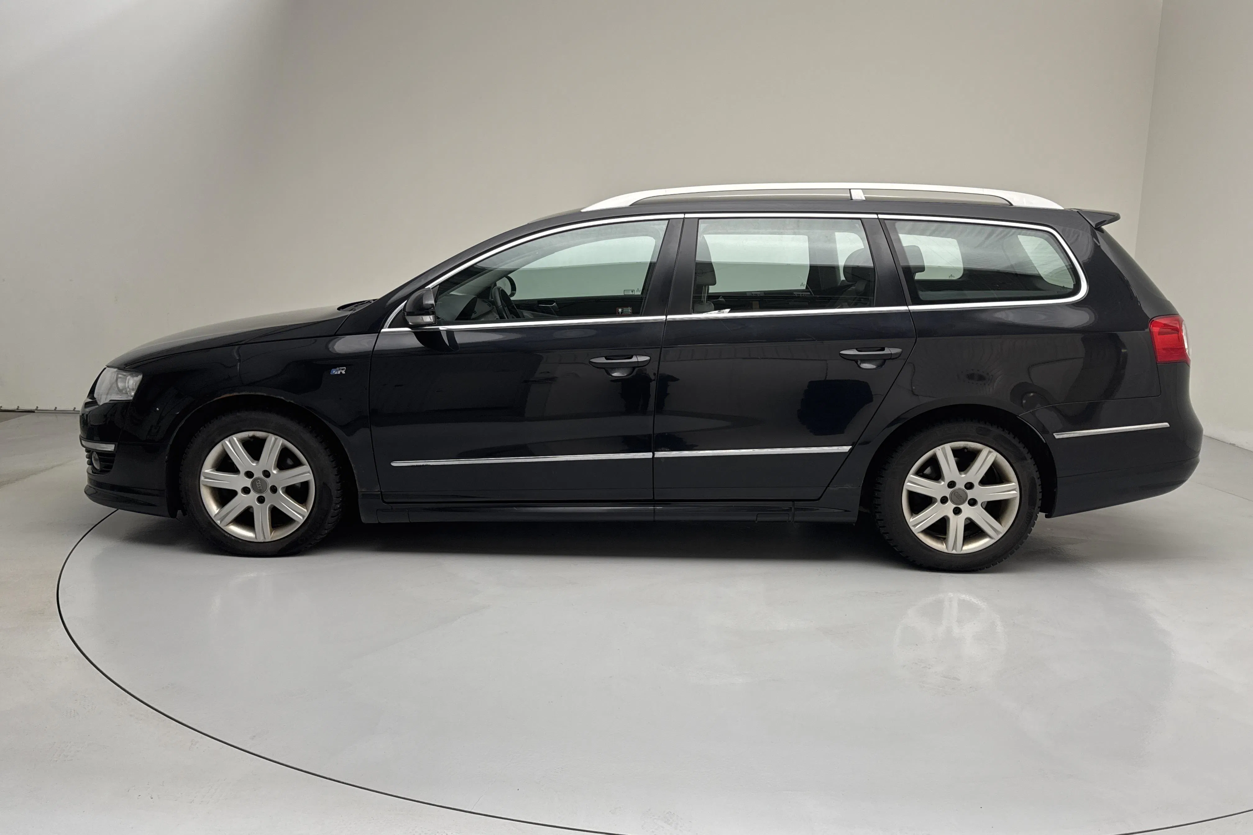 Presentation photo 2 of 12: VW Passat 2.0 TDI Variant (170hk) - 176 870 km - Automatic - black - 2010