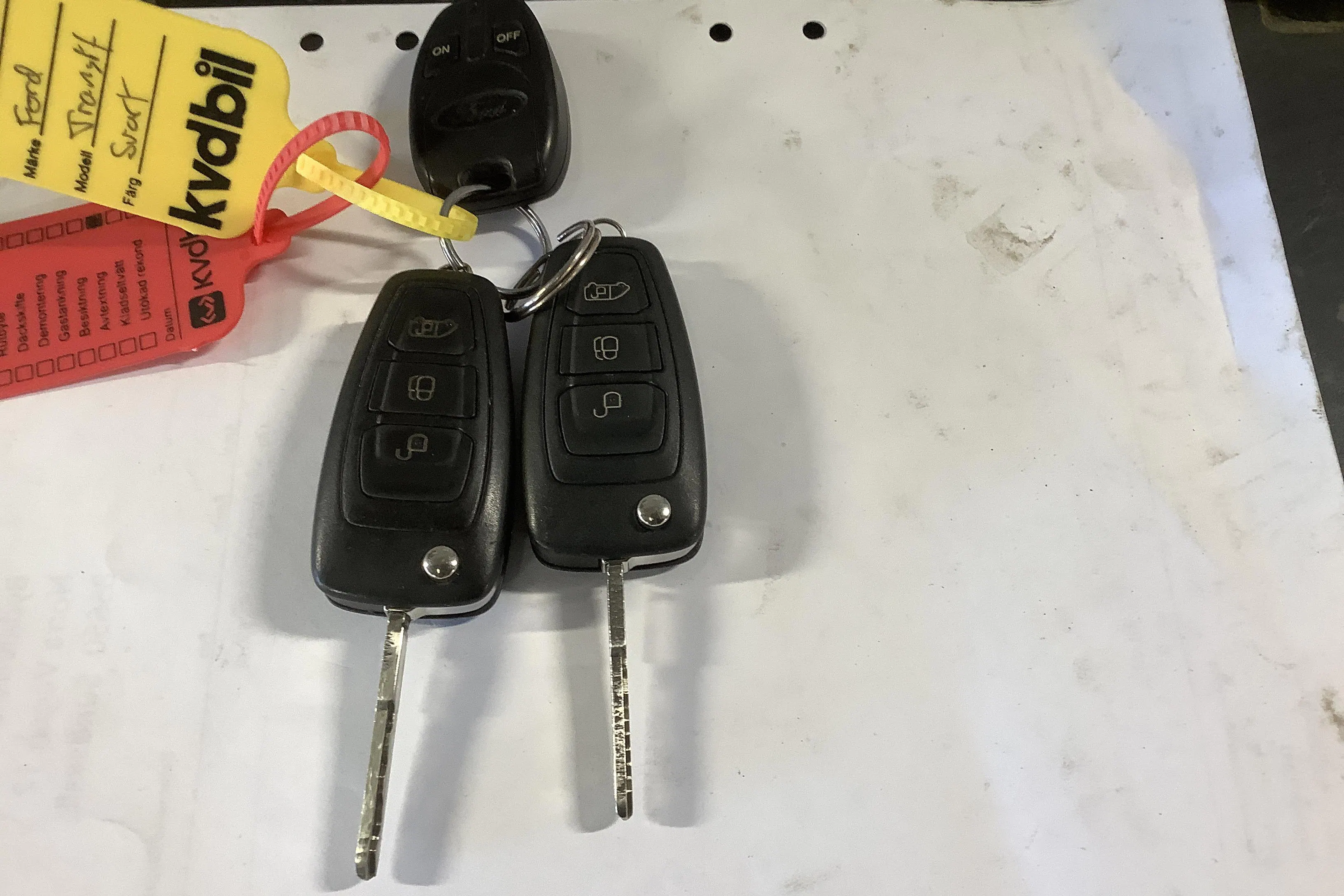 Presentationsfoto 16 av 16: Ford Transit Custom 280 (105hk) - 12 028 mil - Manuell - svart - 2019