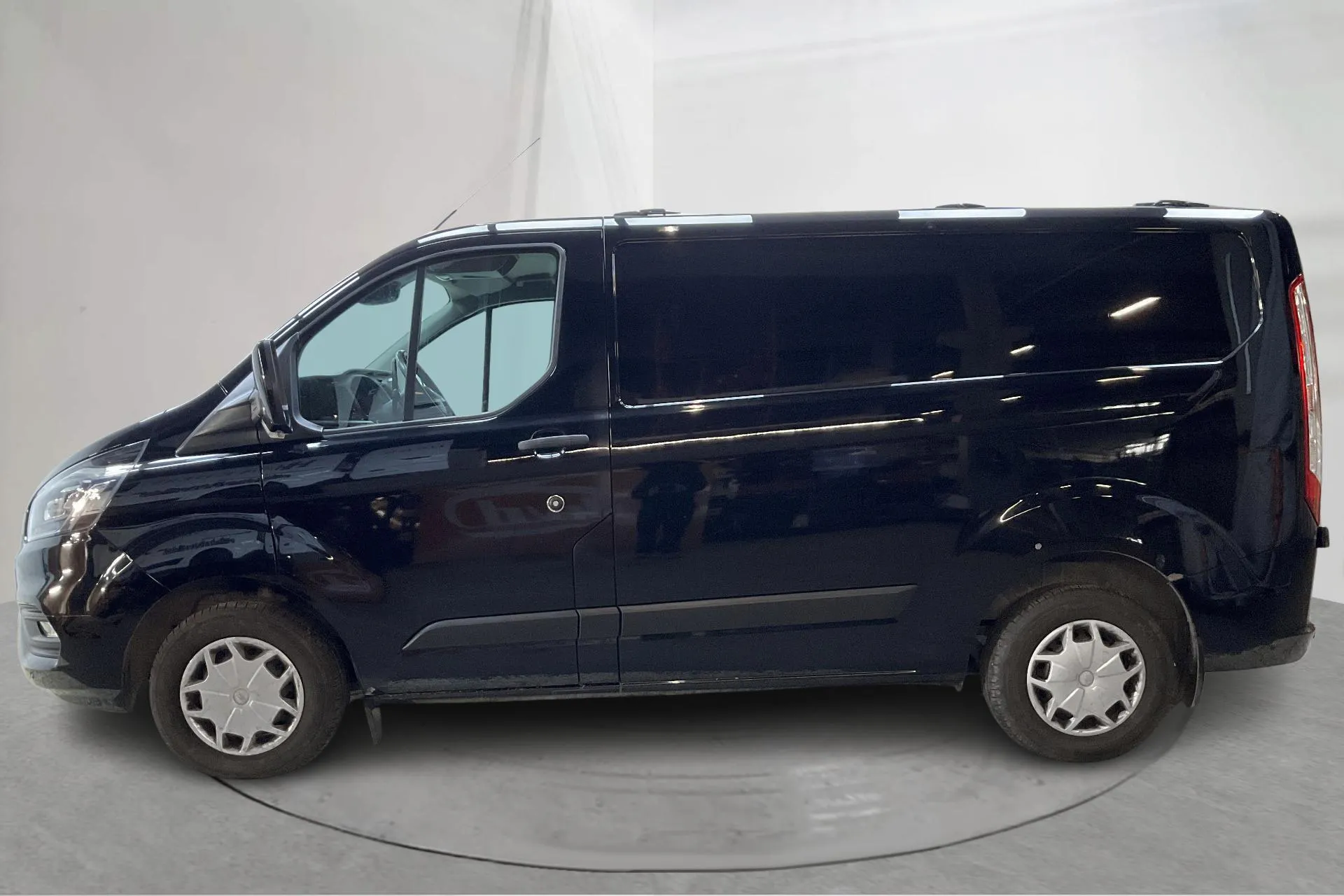 Presentationsfoto 2 av 16: Ford Transit Custom 280 (105hk) - 12 028 mil - Manuell - svart - 2019