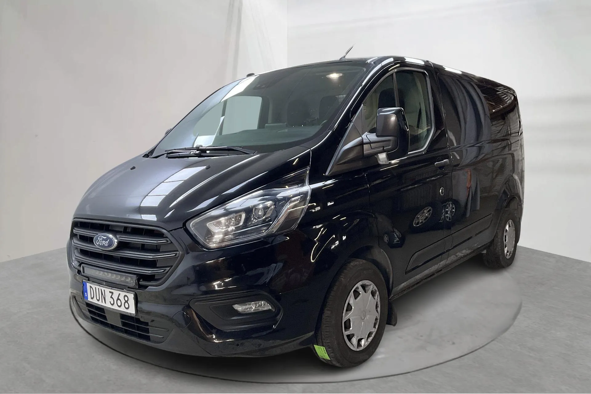 Presentationsfoto 1 av 16: Ford Transit Custom 280 (105hk) - 12 028 mil - Manuell - svart - 2019