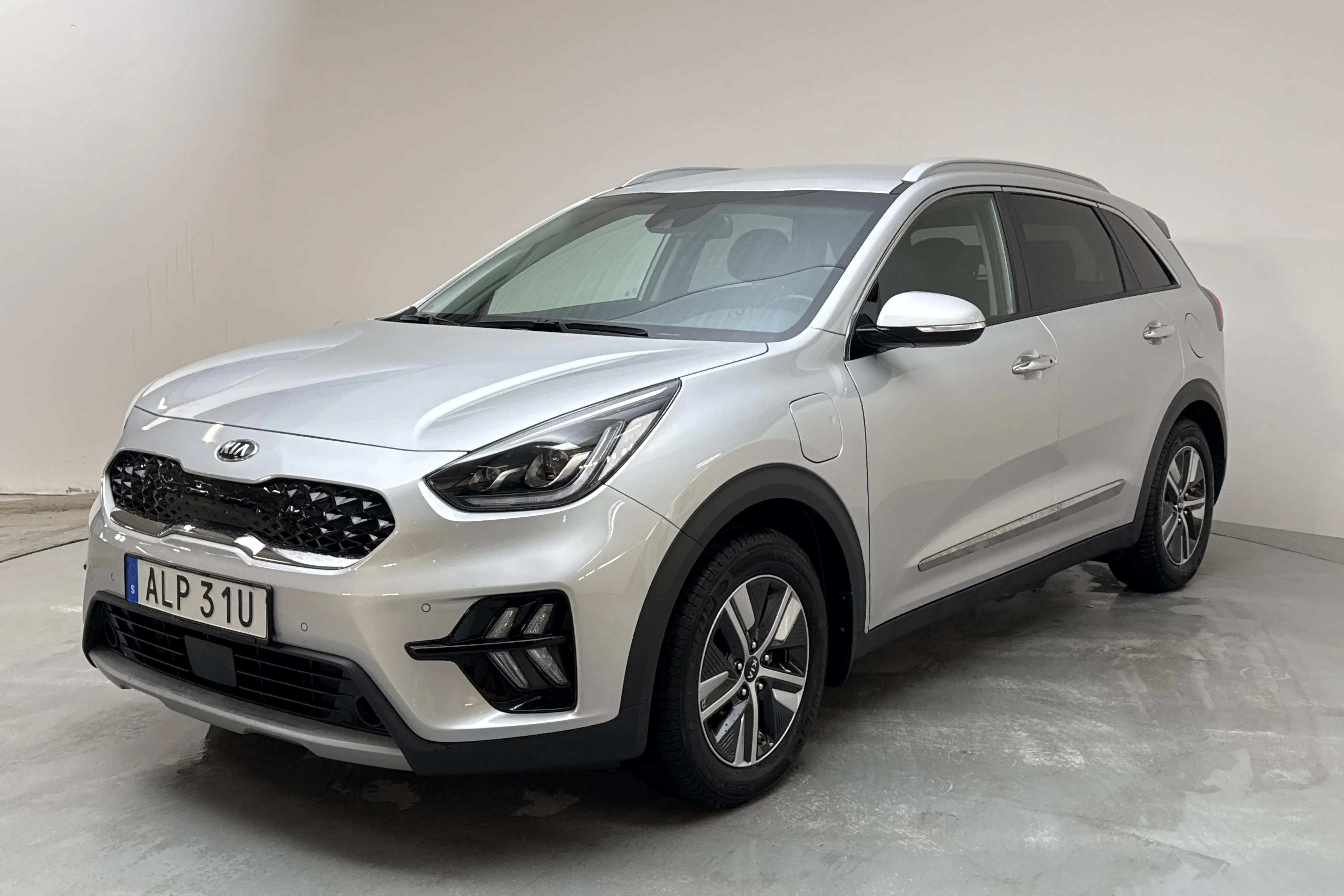 Presentation photo 1 of 19: KIA Niro Plug-in Hybrid 1.6 (141hk) - 56 700 km - Automatic - gray - 2020