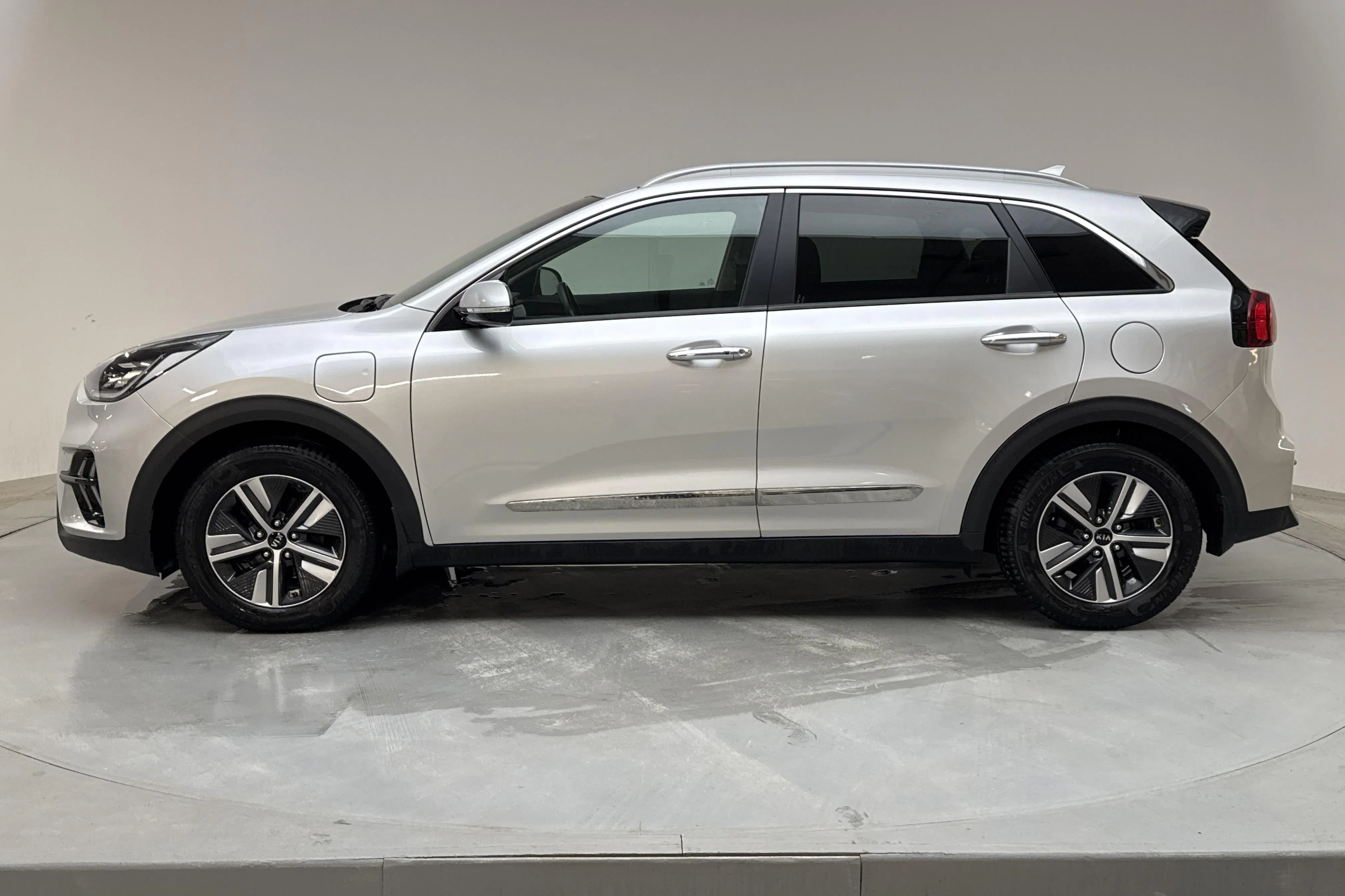 Presentation photo 2 of 19: KIA Niro Plug-in Hybrid 1.6 (141hk) - 56 700 km - Automatic - gray - 2020