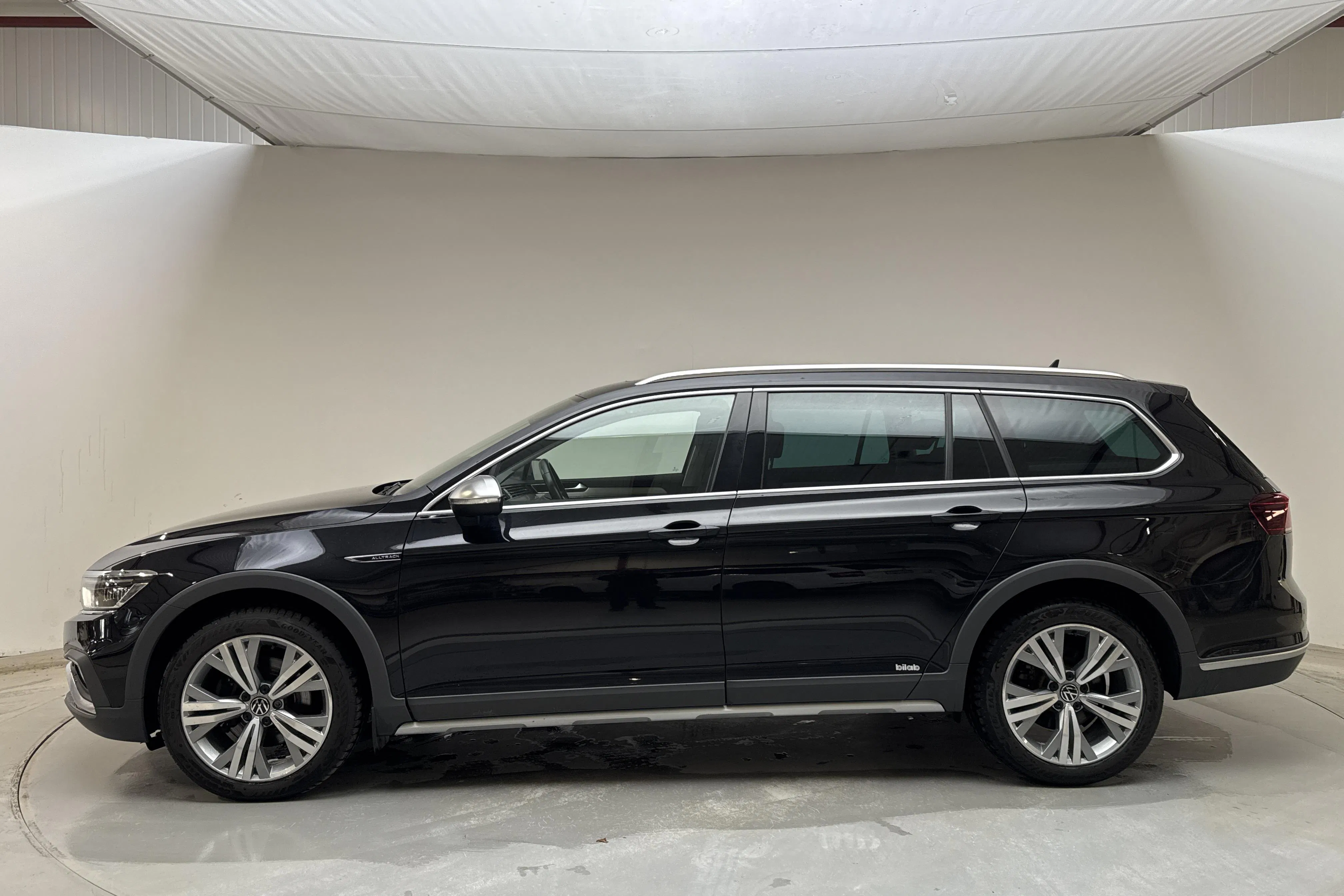 Presentation photo 2 of 17: VW Passat 2.0 TDI (190hk) - 151 050 km - Automatic - black - 2021