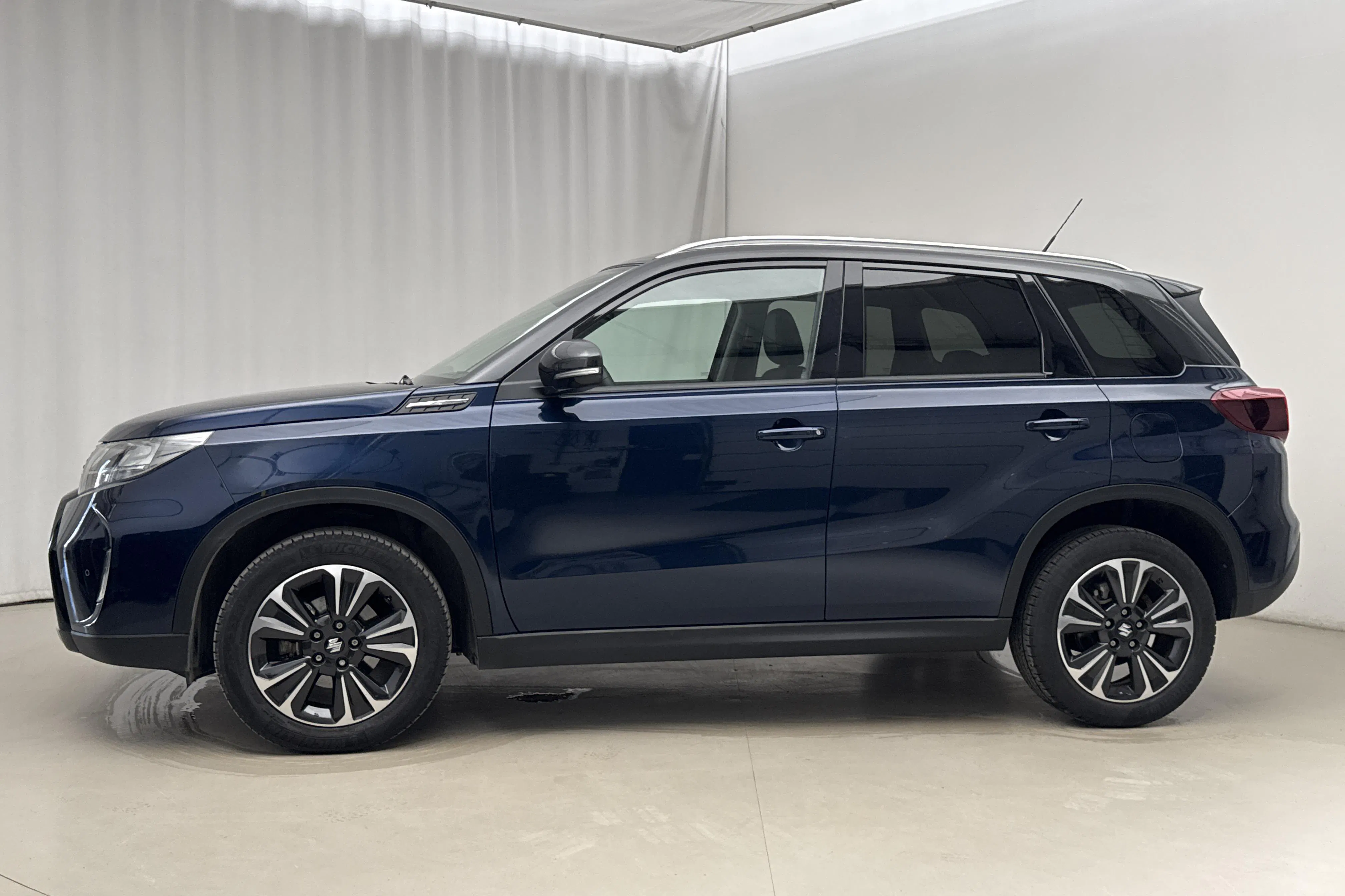 Presentationsfoto 2 av 19: Suzuki Vitara 1.5 HEV Allgrip 4x4 (115hk) - 1 076 mil - Automat - blå - 2025