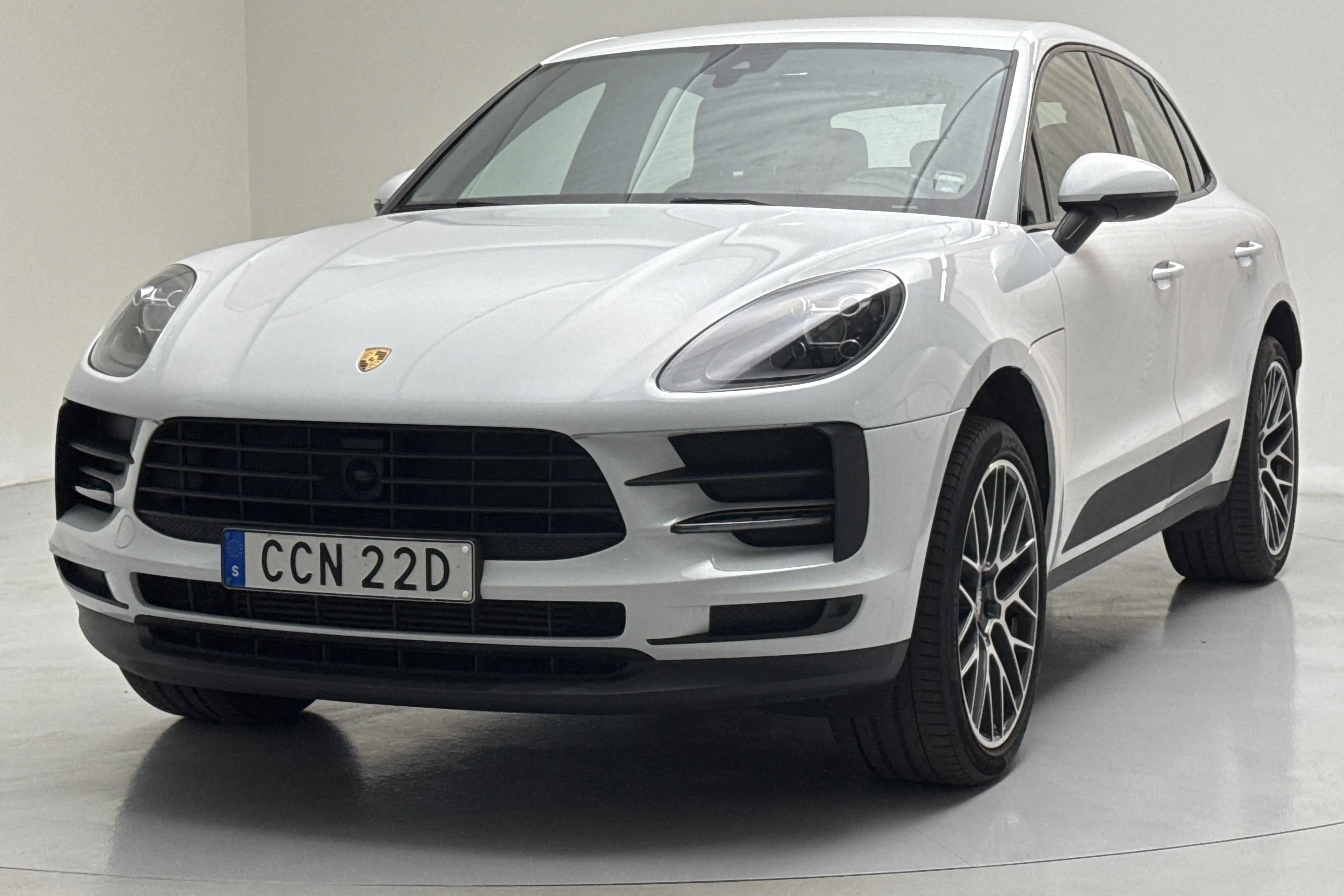 Presentationsfoto 1 av 15: Porsche Macan (245hk) - 9 238 mil - Automat - vit - 2020