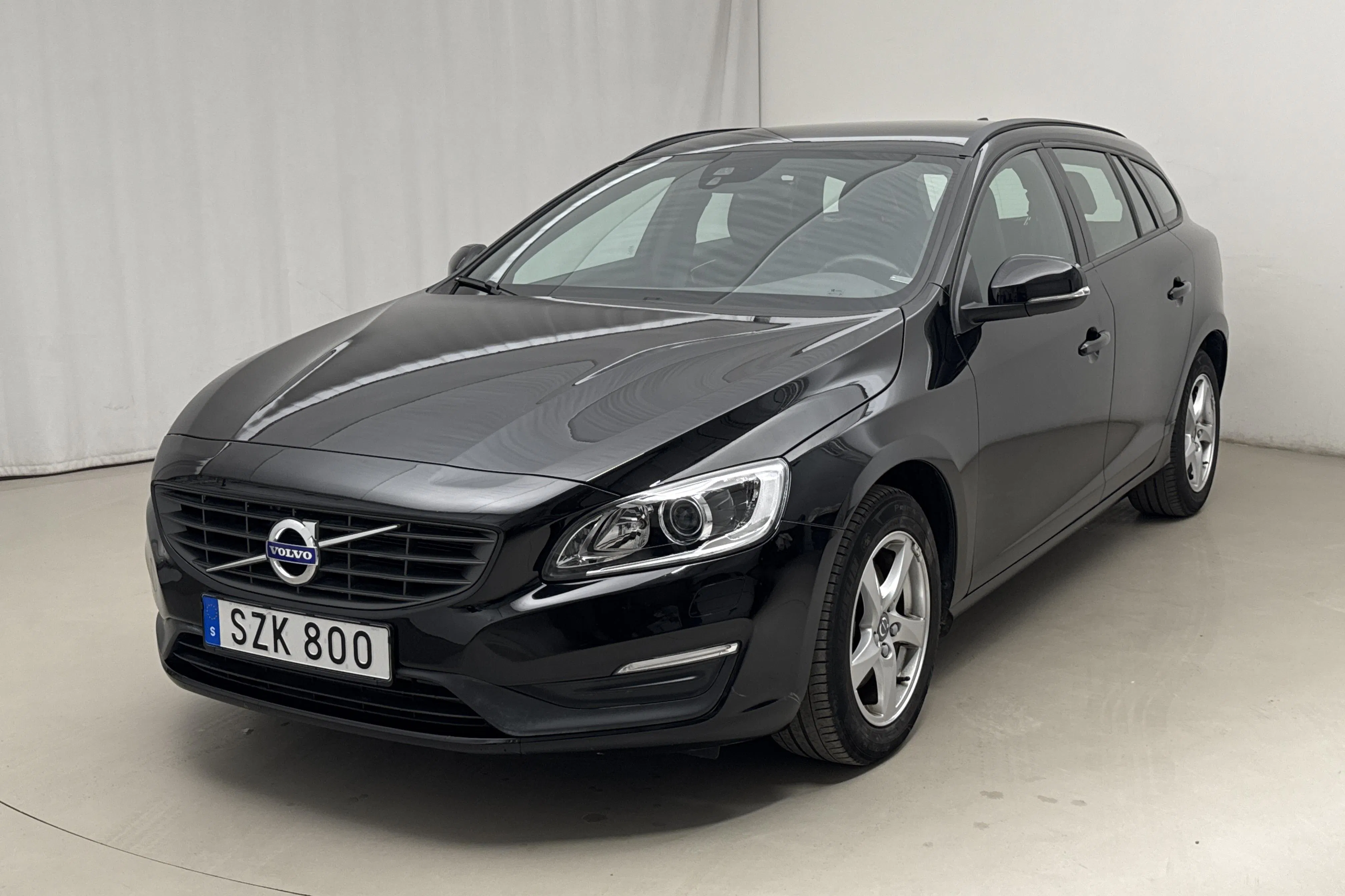 Presentation photo 1 of 15: Volvo V60 T3 (152hk) - 20 550 km - Manual - black - 2018