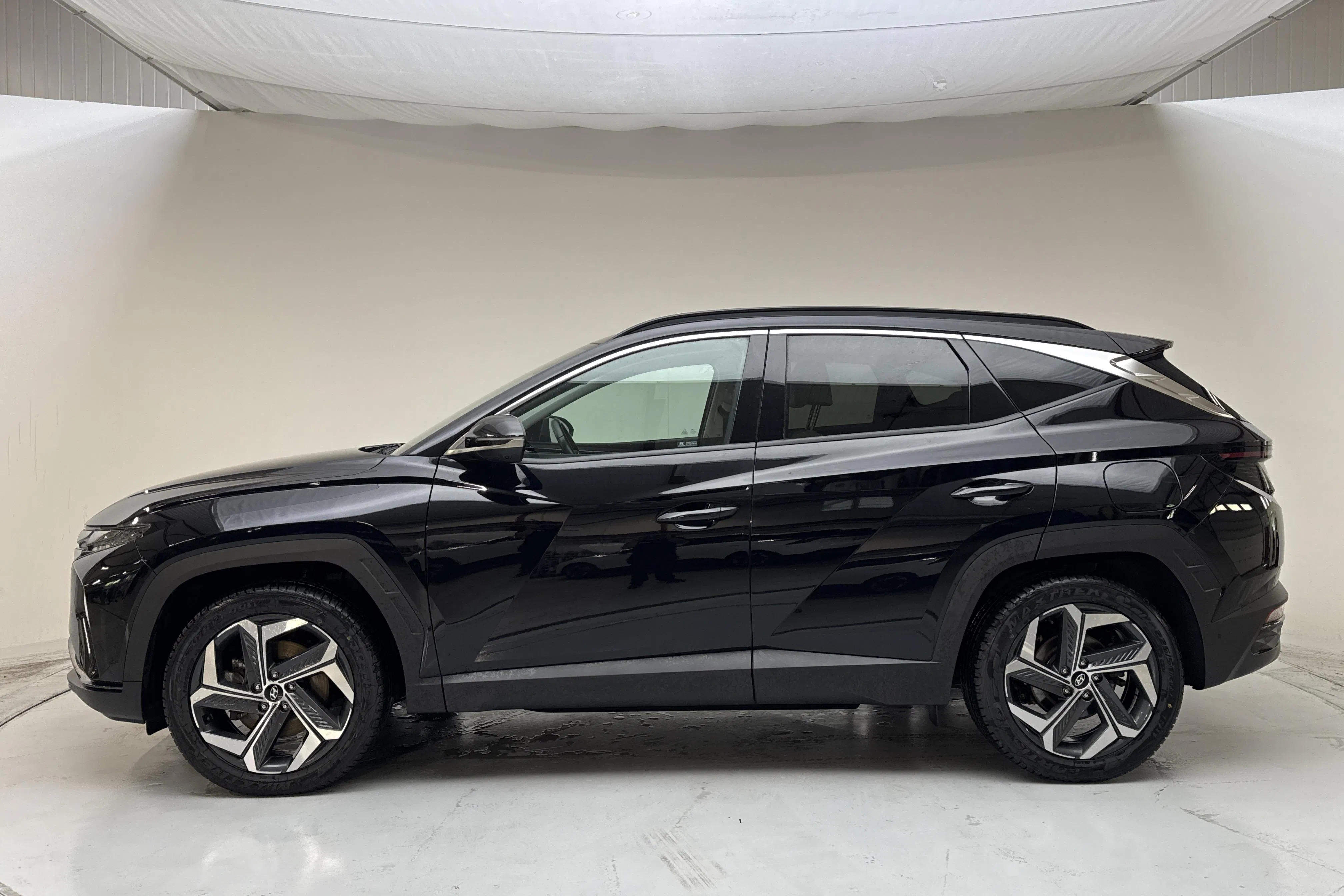 Presentationsfoto 2 av 17: Hyundai Tucson 1.6 GDI plug-in hybrid 4WD (265hk) - 9 562 mil - Automat - svart - 2022