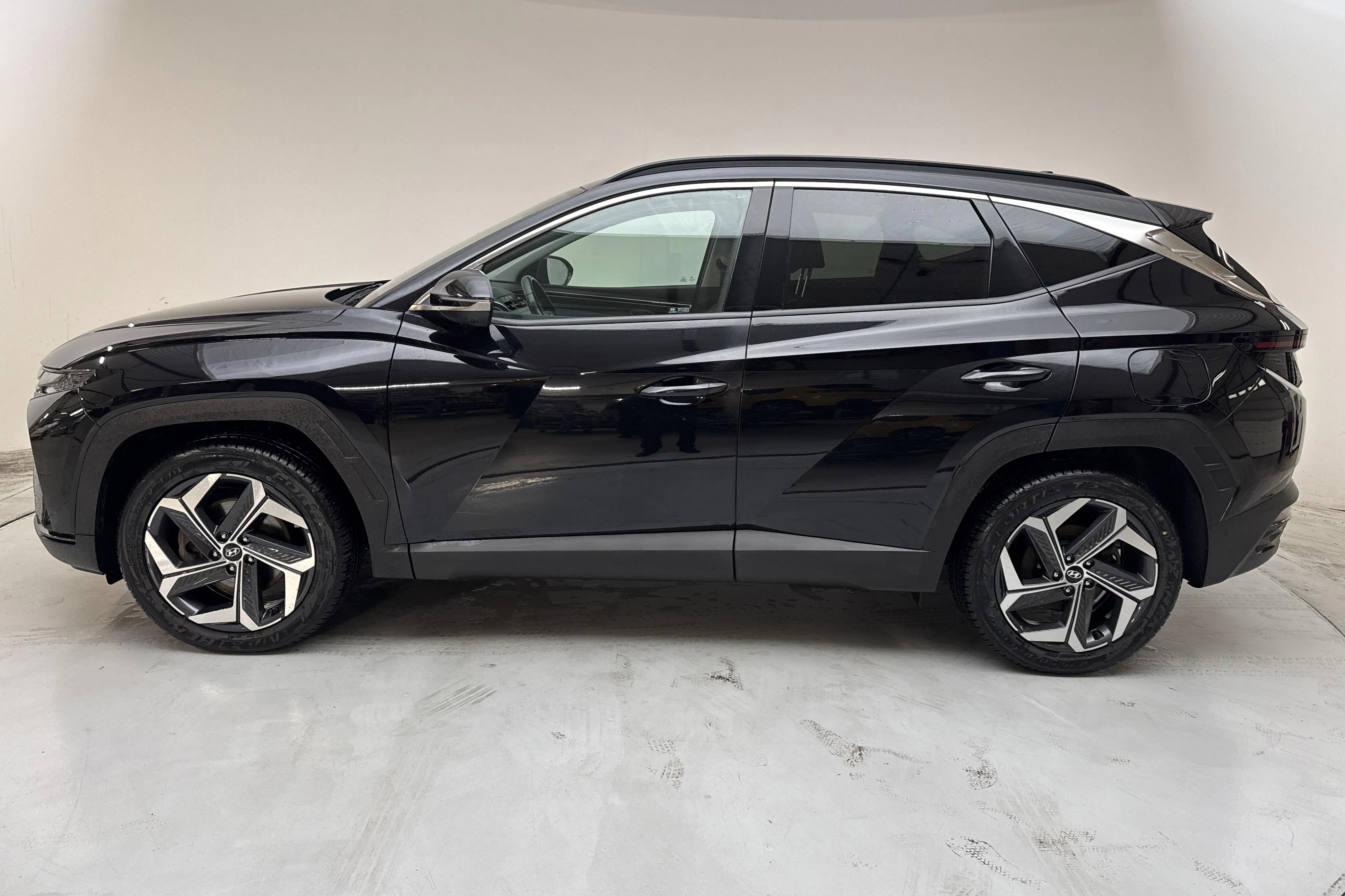 Presentationsfoto 2 av 16: Hyundai Tucson 1.6 GDI plug-in hybrid 4WD (265hk) - 7 210 mil - Automat - svart - 2022