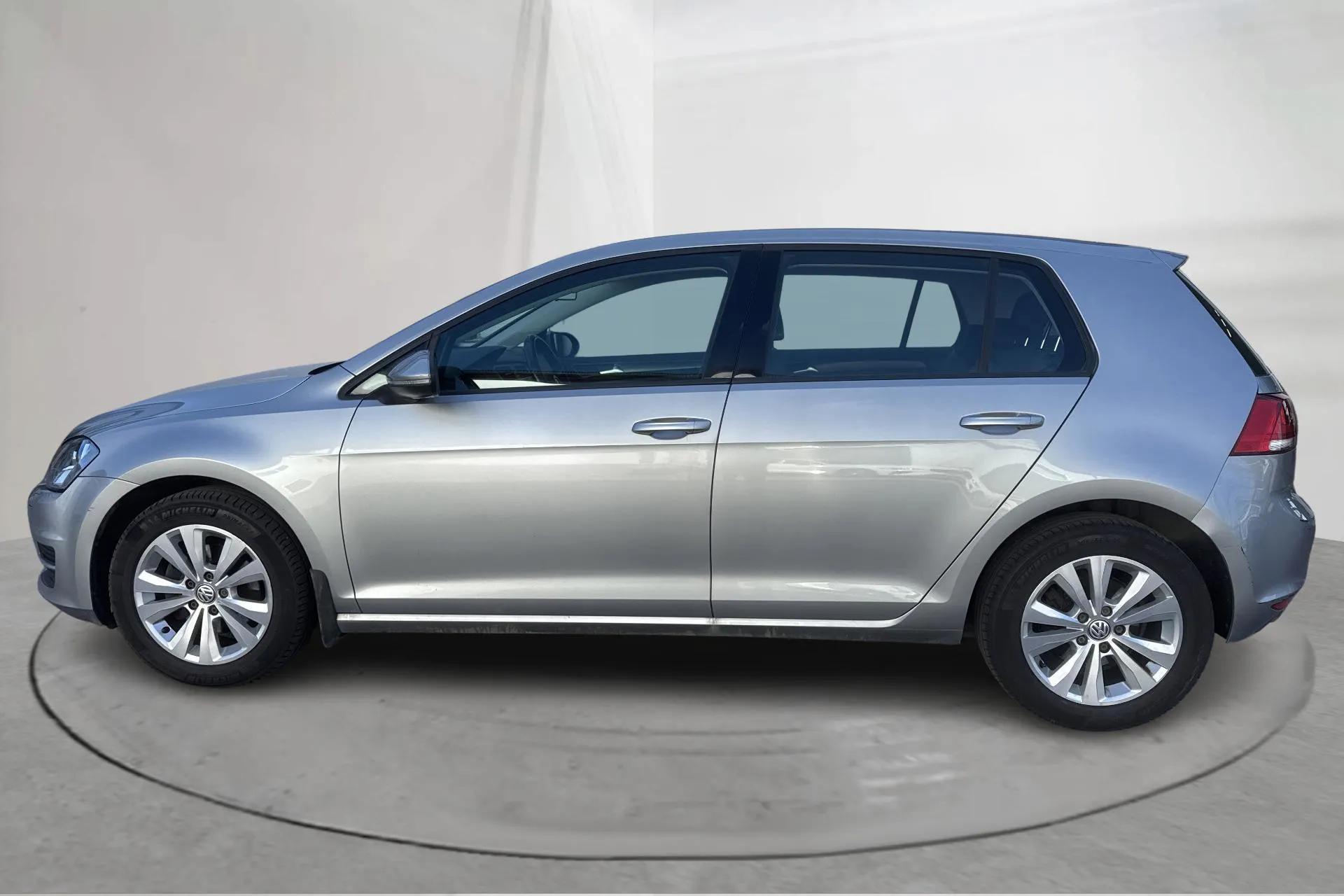Presentationsfoto 2 av 13: VW Golf VII 1.2 TSI 5dr (105hk) - 14 839 mil - Manuell - silver - 2014