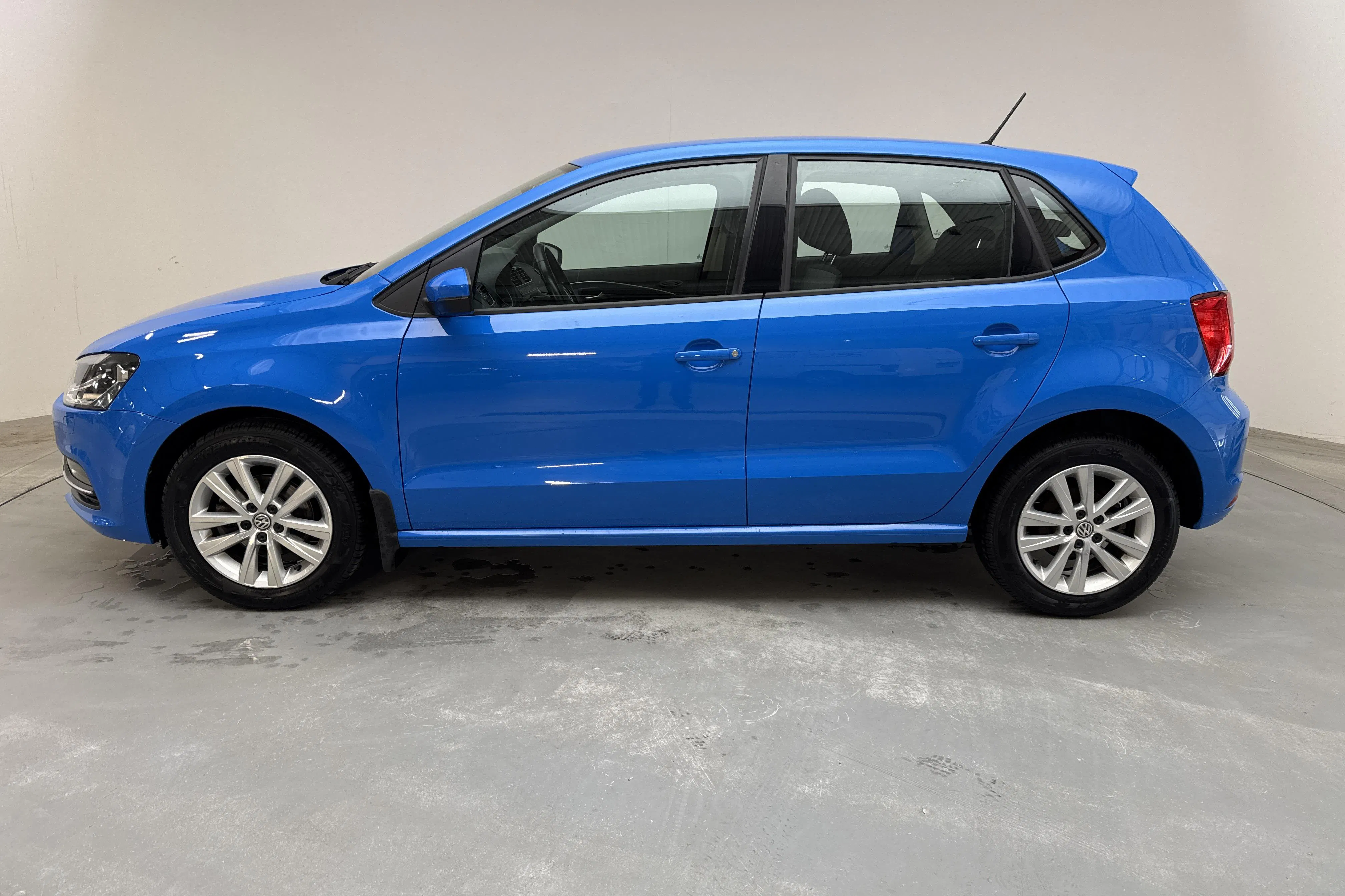 Presentationsfoto 2 av 12: VW Polo 1.2 TSI 5dr (90hk) - 5 602 mil - Manuell - blå - 2017