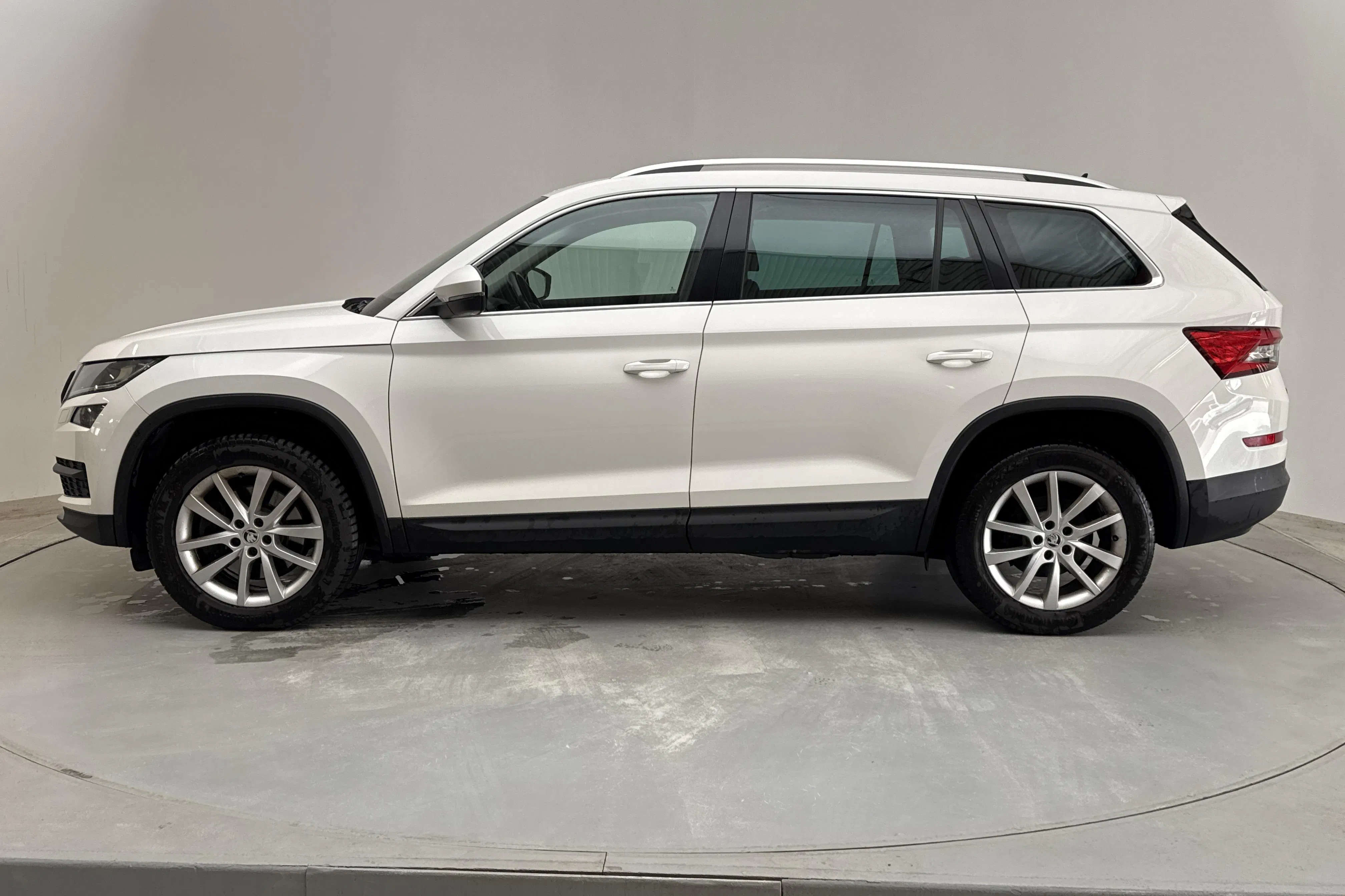 Presentationsfoto 2 av 14: Skoda Kodiaq 2.0 TDI 4X4 (190hk) - 28 505 mil - Automat - vit - 2020