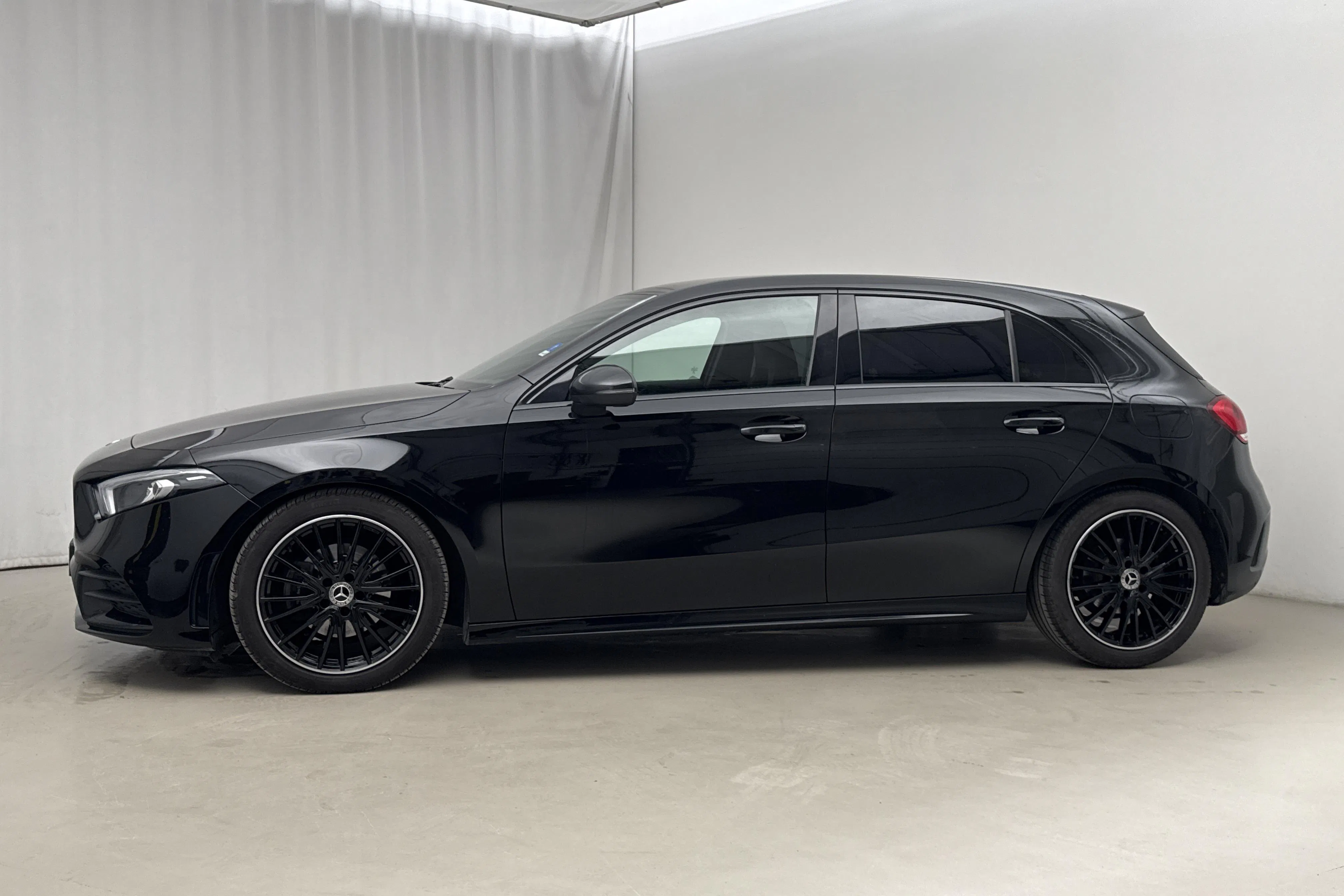 Presentationsfoto 2 av 19: Mercedes A 180 5dr W177 (136hk) - 14 295 mil - Manuell - svart - 2020