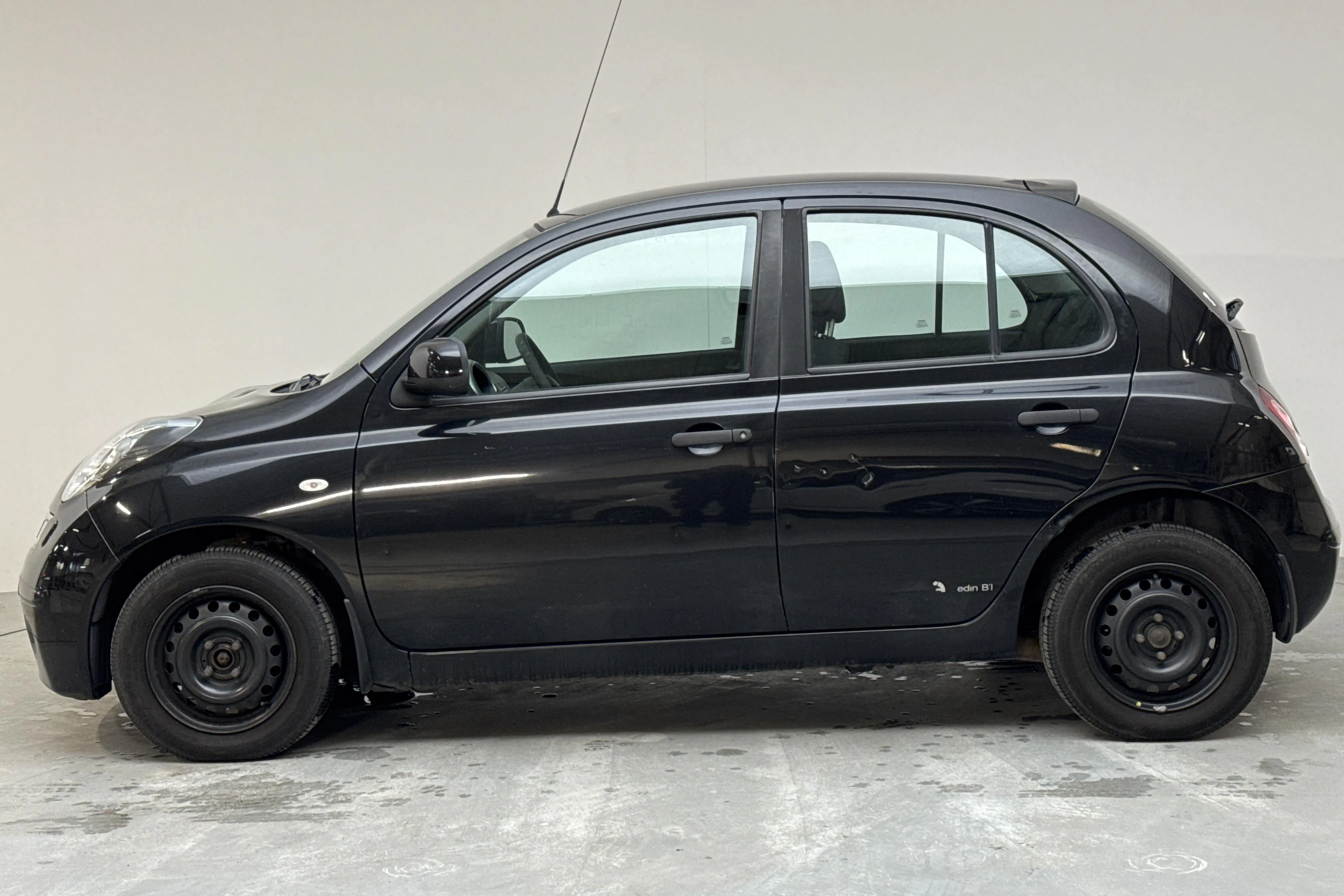 Presentationsfoto 2 av 12: Nissan Micra 1.2 5dr (80hk) - 10 990 mil - Manuell - svart - 2010