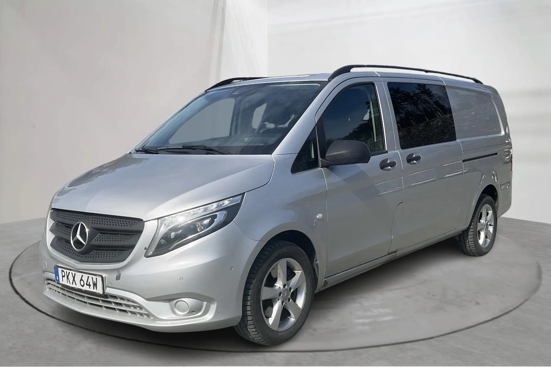 Presentationsfoto 1 av 14: Mercedes Vito Mixto 119 BlueTEC 4MATIC W640 (190hk) - 16 444 mil - Automat - silver - 2020
