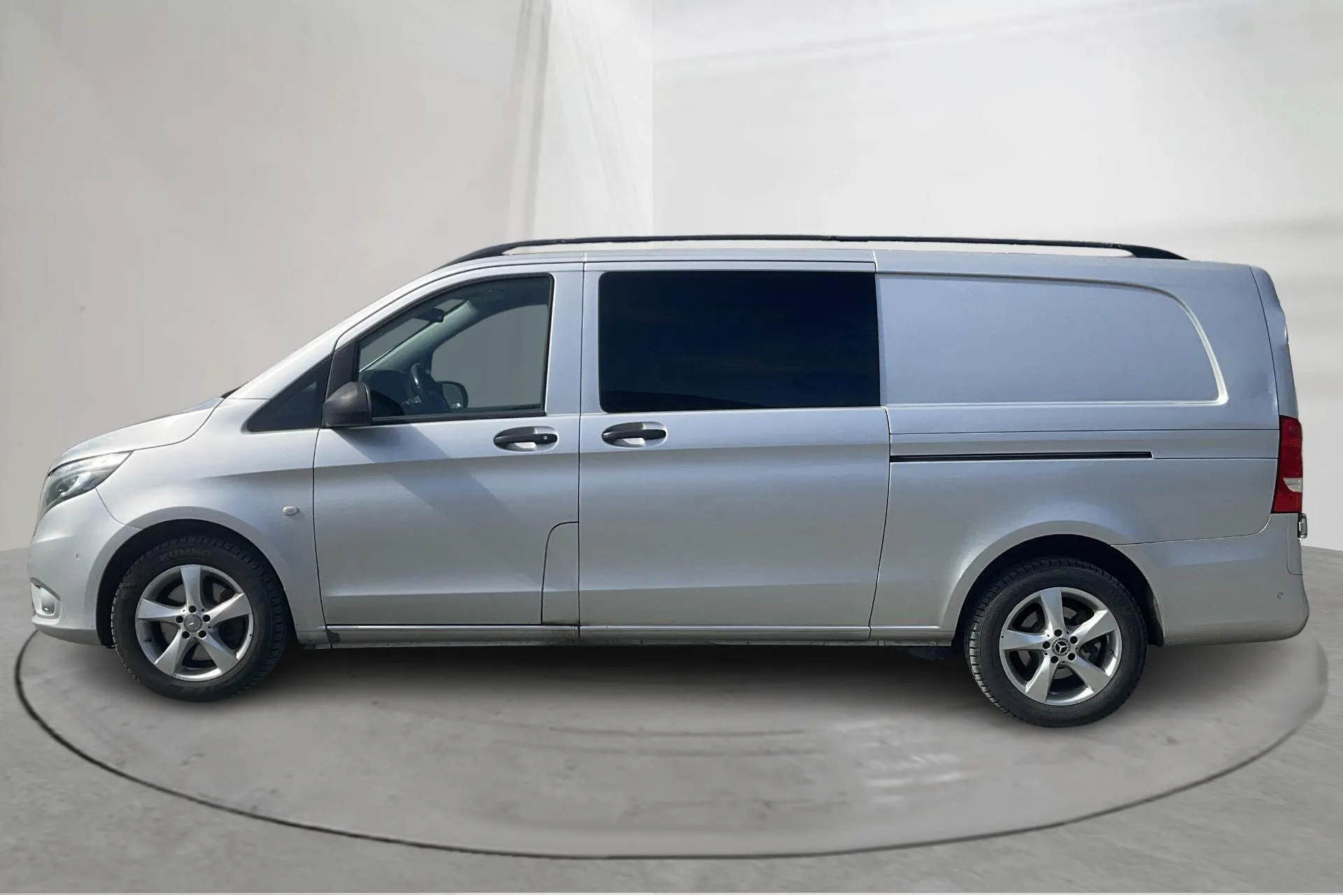 Presentationsfoto 2 av 14: Mercedes Vito Mixto 119 BlueTEC 4MATIC W640 (190hk) - 16 444 mil - Automat - silver - 2020