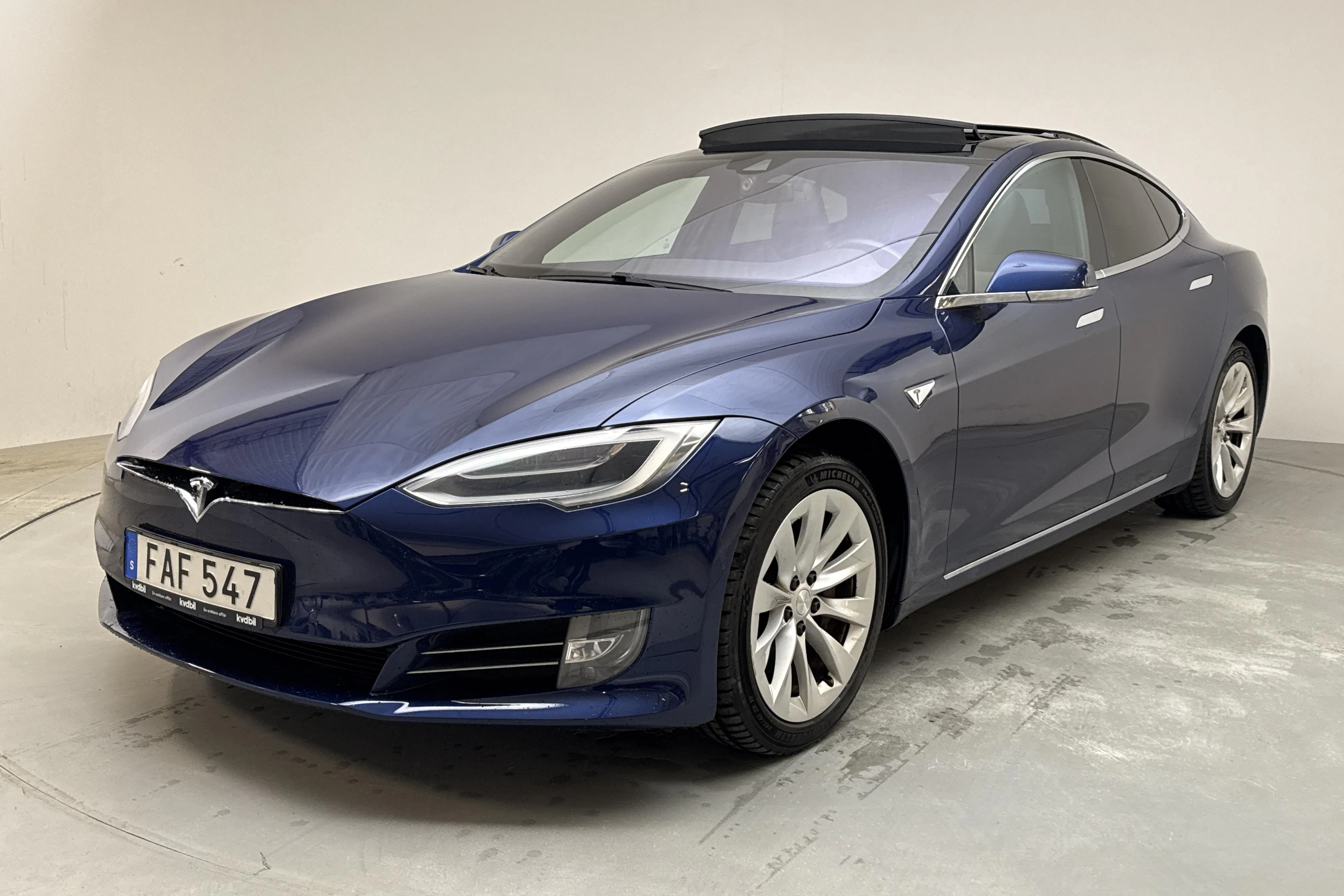 Presentationsfoto 1 av 20: Tesla Model S 75 - 23 515 mil - Automat - blå - 2016