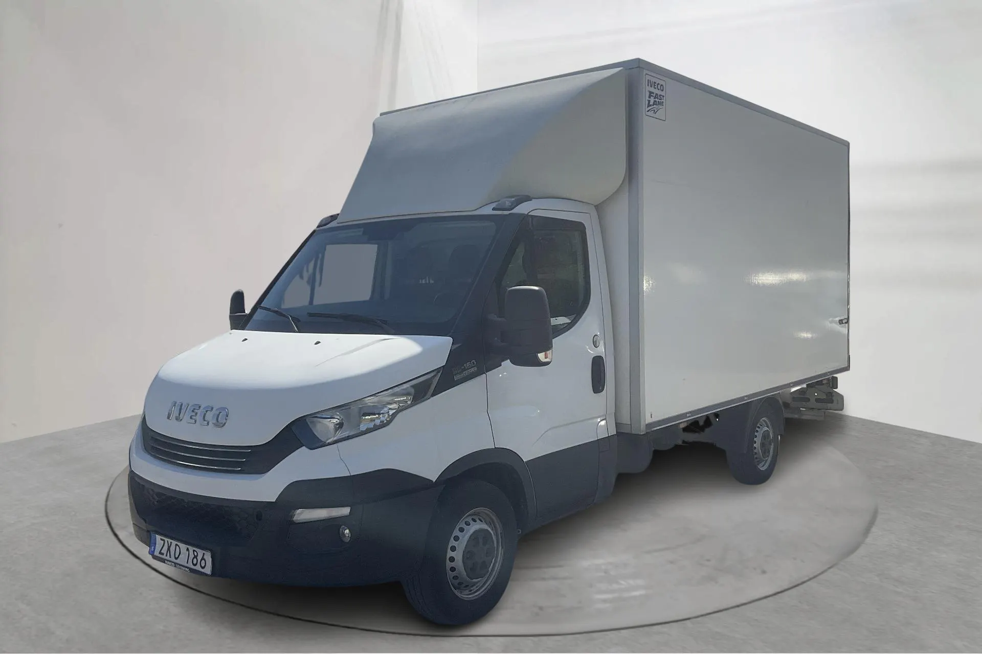 Presentationsfoto 1 av 12: Iveco Daily 35 2.3 Volymskåp (156hk) - 8 154 mil - Automat - vit - 2018