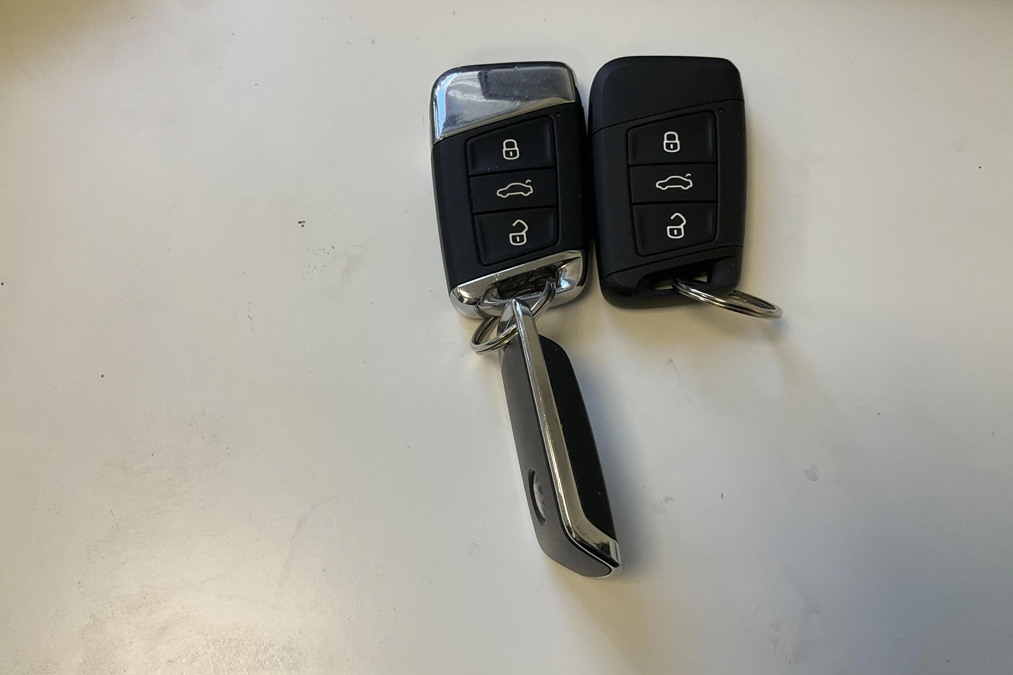 Presentationsfoto 18 av 18: Skoda Superb 2.0 TDI Kombi (150hk) - 16 453 mil - Automat - vit - 2021