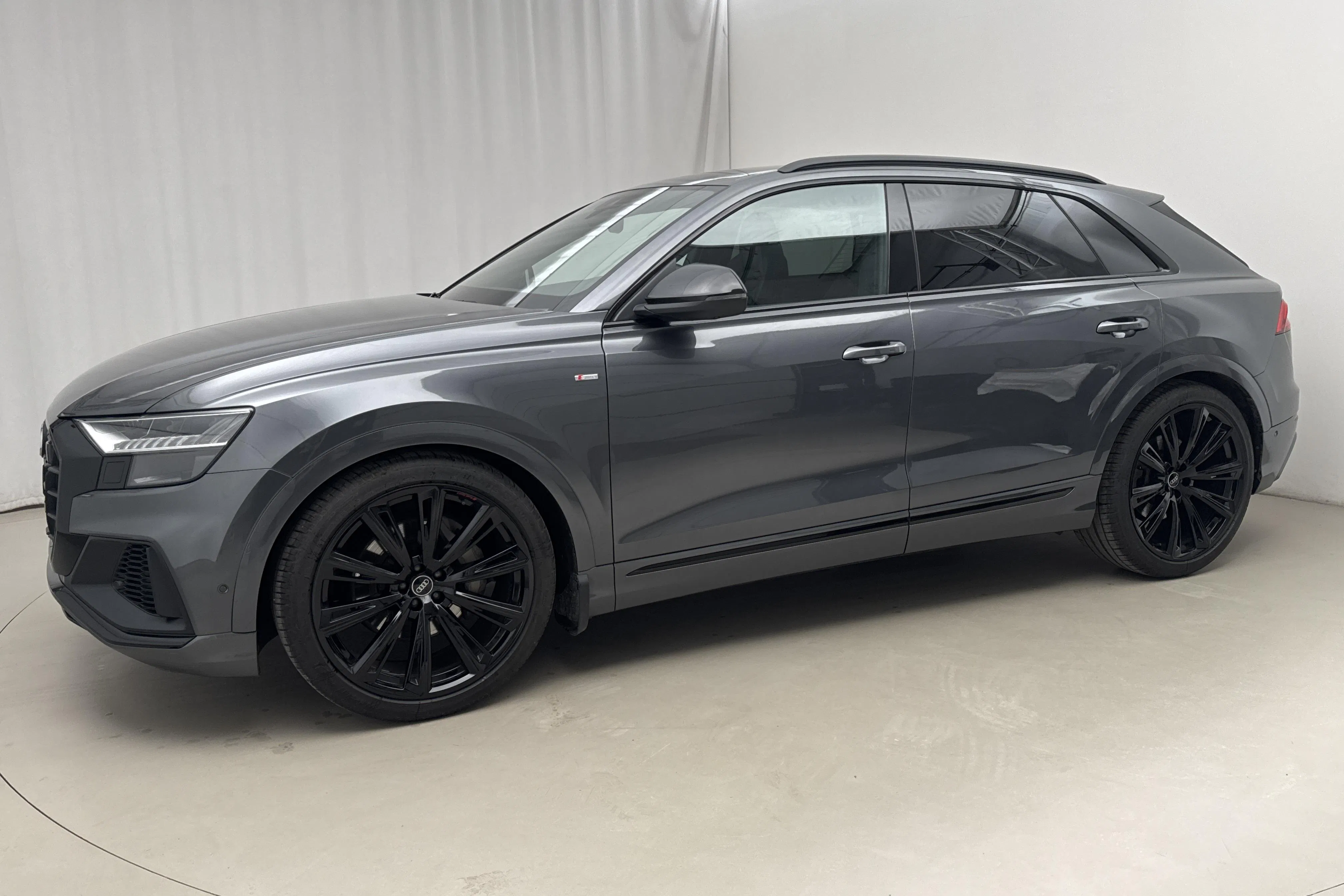 Presentation photo 2 of 22: Audi Q8 50 TDI quattro (286hk) - 68 640 km - Automatic - gray - 2019