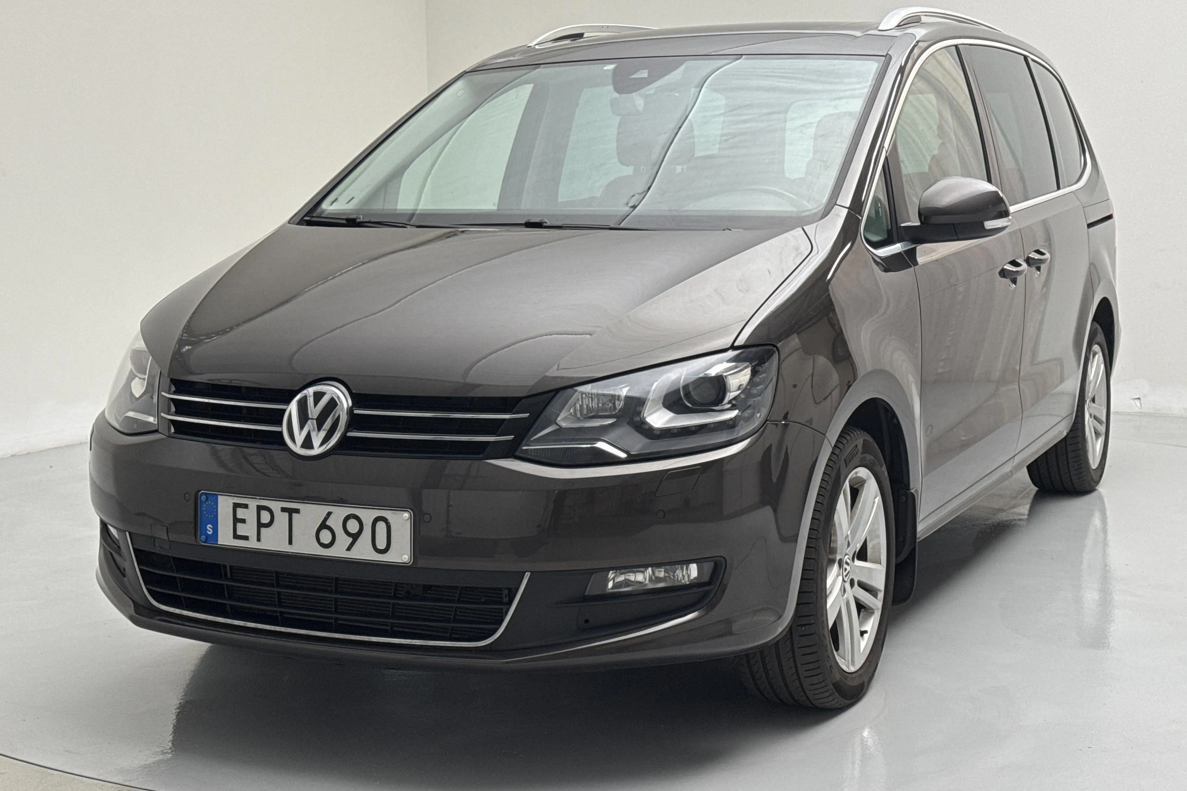 Presentation photo 1 of 18: VW Sharan 2.0 TDI (150hk) - 147 940 km - Automatic - Dark Brown - 2018