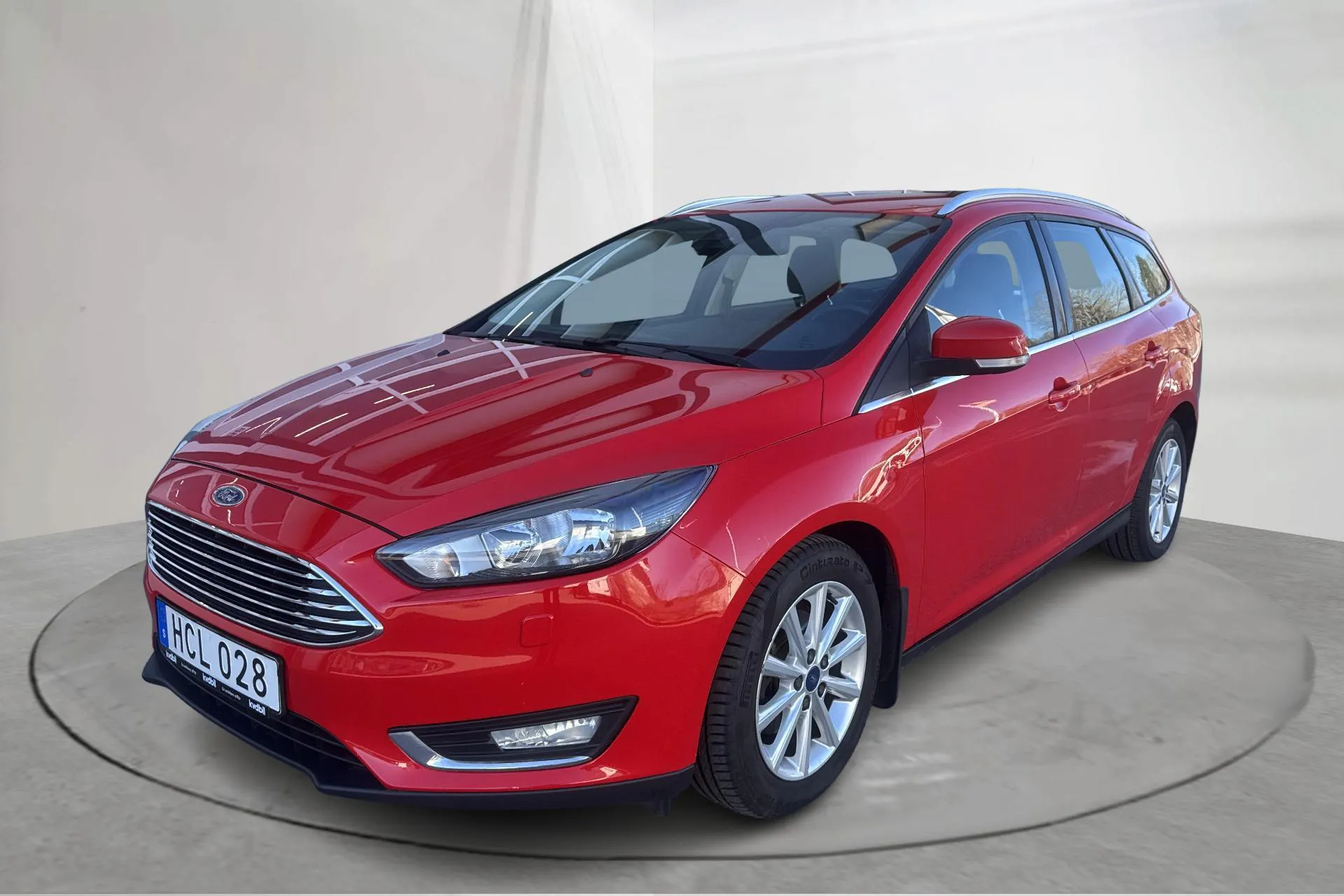 Presentationsfoto 1 av 12: Ford Focus 1.0 EcoBoost Kombi (125hk) - 9 741 mil - Manuell - röd - 2016