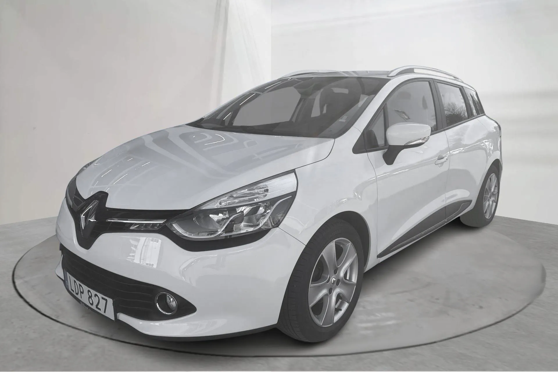 Presentationsfoto 1 av 16: Renault Clio IV 0.9 TCe 90 Sports Tourer (90hk) - 7 327 mil - Manuell - vit - 2016