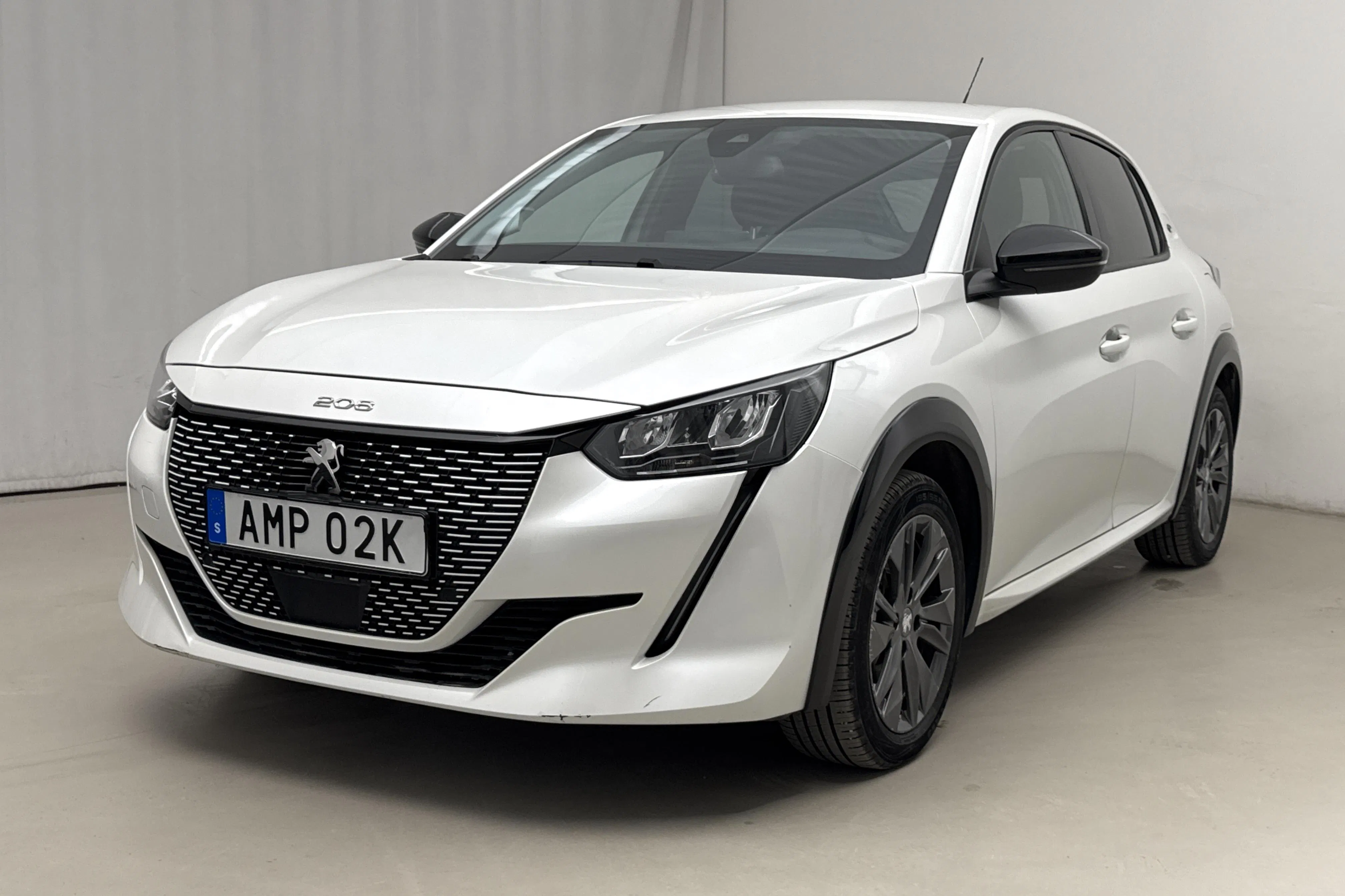 Presentationsfoto 1 av 18: Peugeot e-208 50kWh 5dr (136hk) - 13 767 mil - Automat - vit - 2022