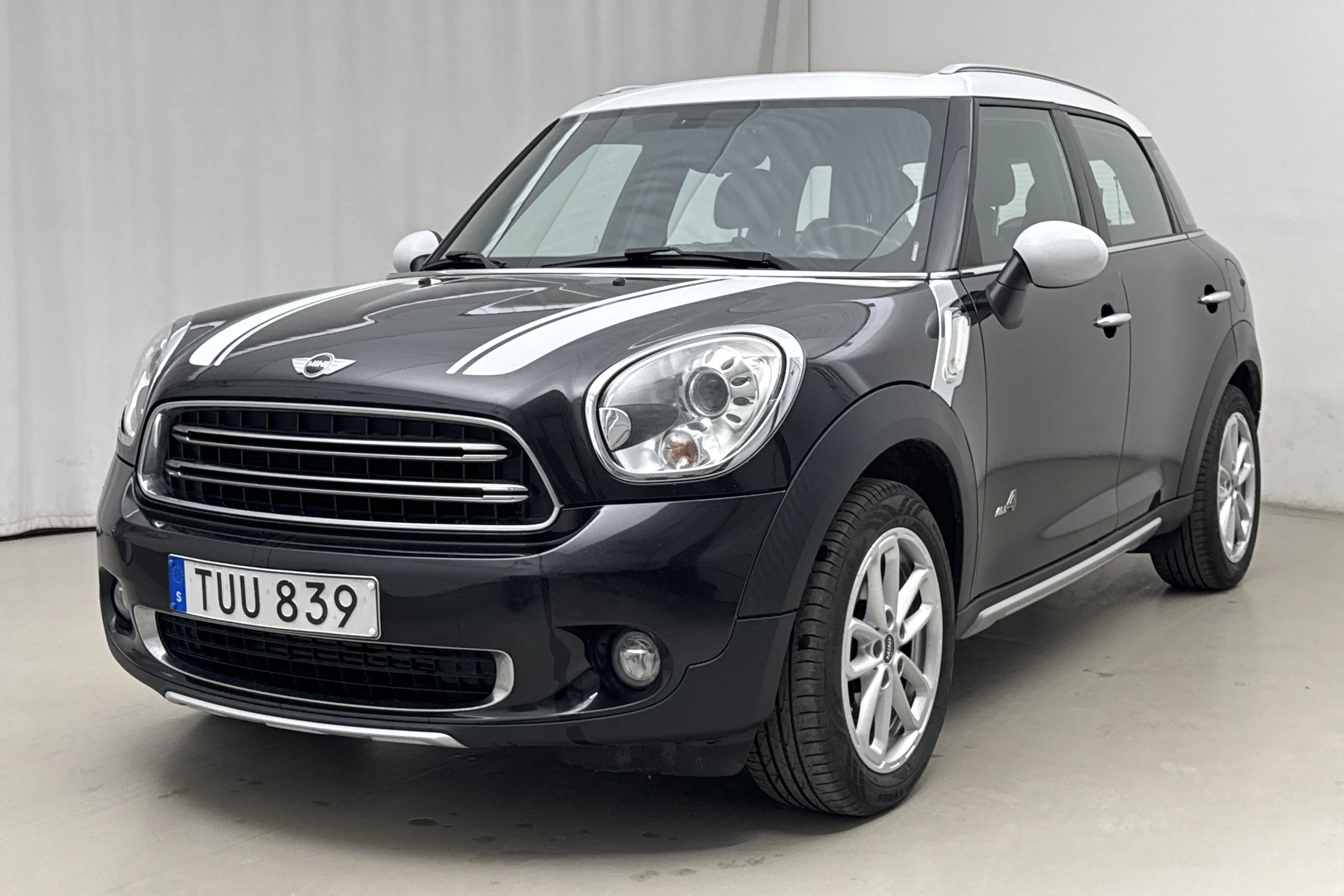 Præsentationsfoto 1 af 16: MINI Cooper D ALL4 Countryman (112hk) - 129 580 kilometer - Manuel - Sort - 2016