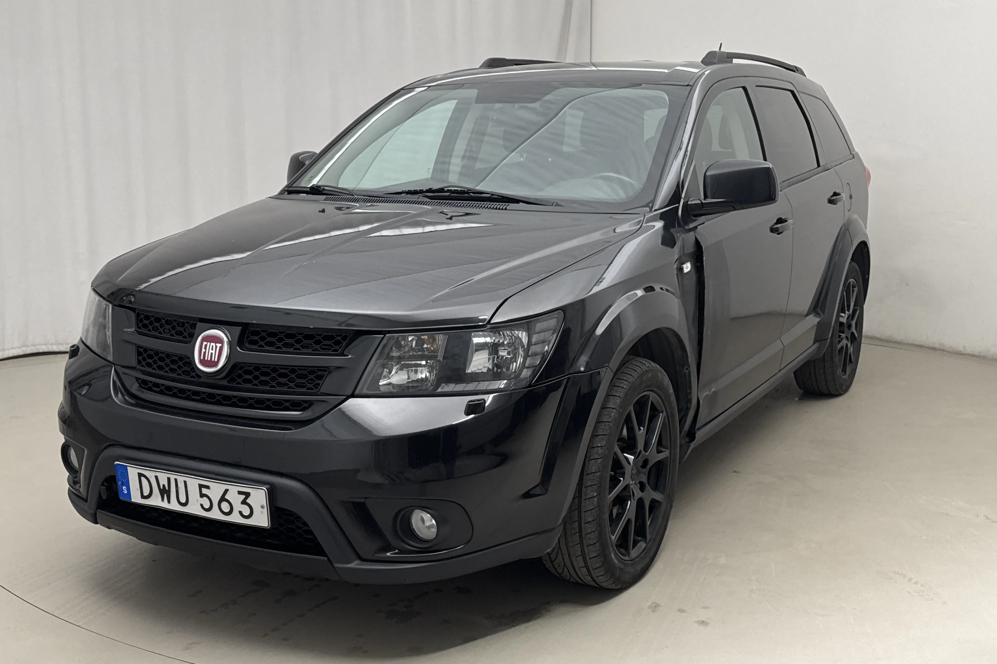 Presentationsfoto 1 av 20: Fiat Freemont 2.0 Multijet AWD (170hk) - 17 585 mil - Automat - svart - 2015