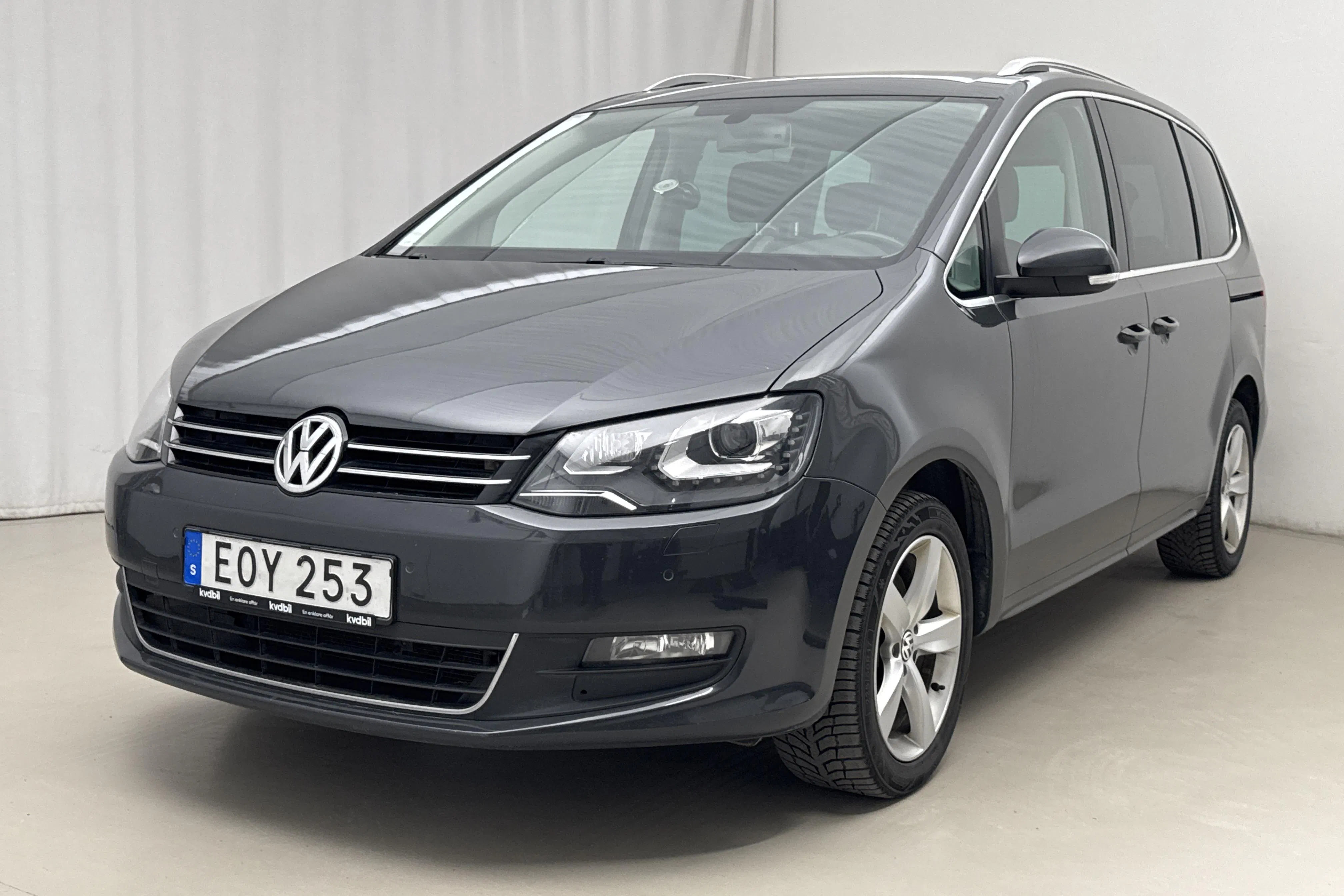 Presentationsfoto 1 av 21: VW Sharan 2.0 TDI BlueMotion Technology 4motion (140hk) - 23 203 mil - Manuell - Dark Grey - 2015