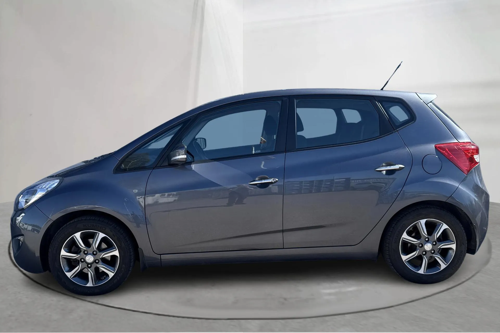 Presentationsfoto 2 av 15: Hyundai ix20 1.6 (125hk) - 12 307 mil - Automat - Dark Grey - 2017