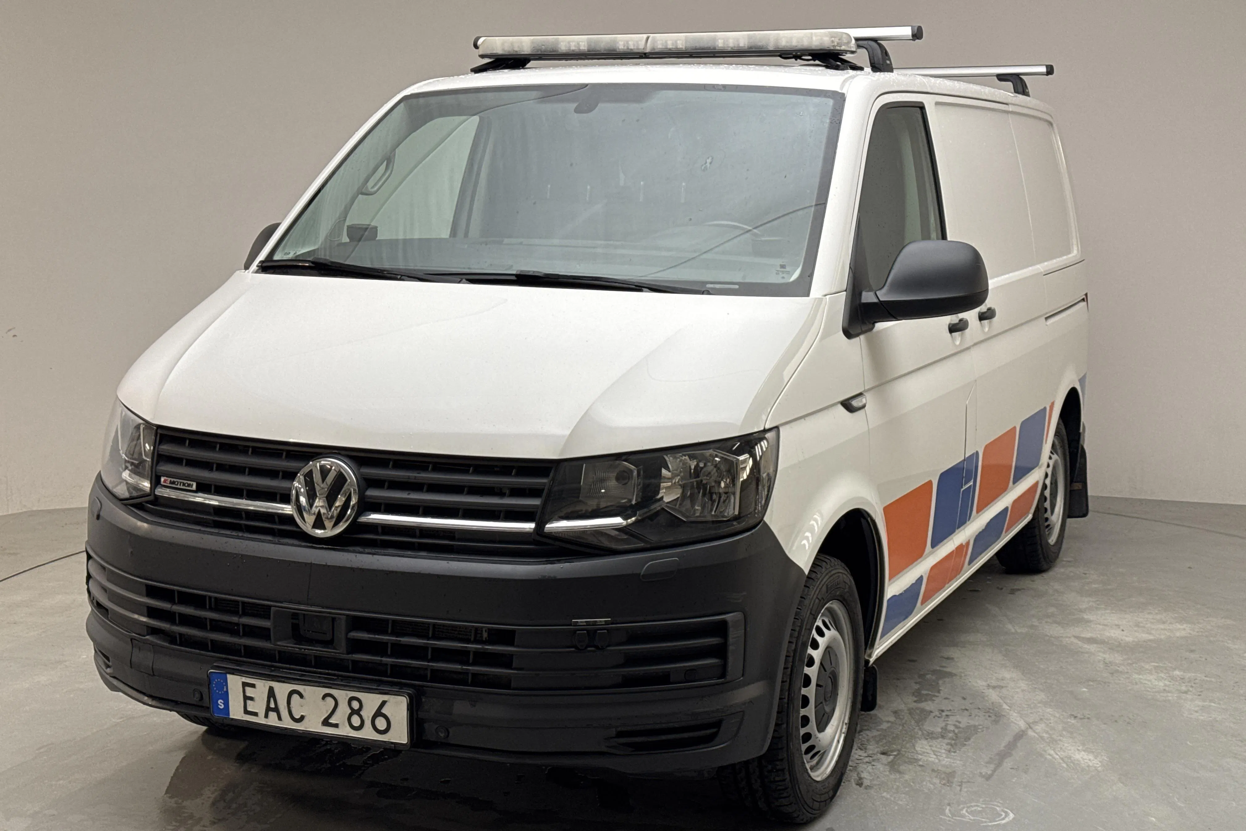 Presentationsfoto 1 av 11: VW Transporter T6 2.0 TDI BMT Skåp 4MOTION (150hk) - 16 563 mil - Manuell - vit - 2017