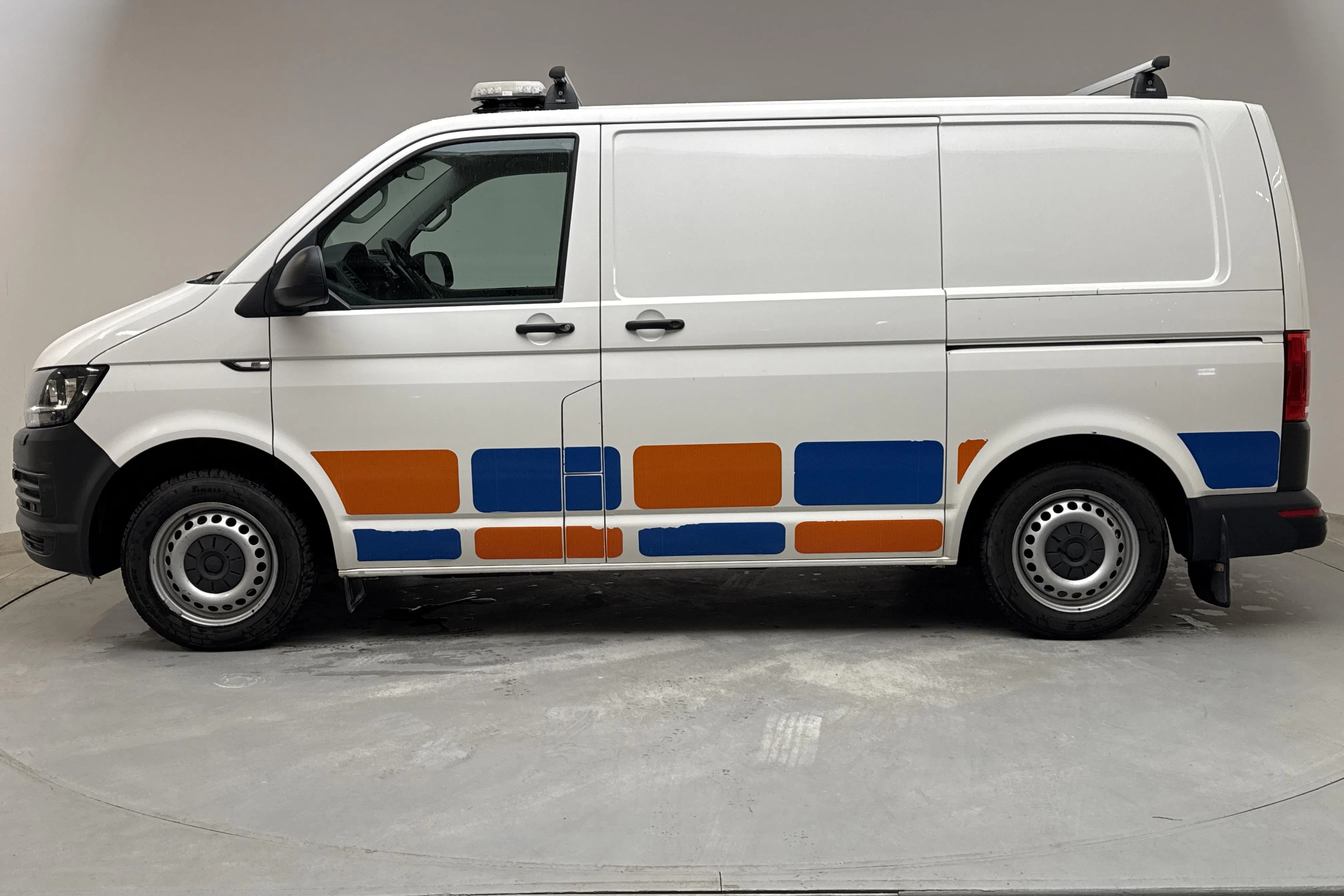 Presentationsfoto 2 av 11: VW Transporter T6 2.0 TDI BMT Skåp 4MOTION (150hk) - 16 563 mil - Manuell - vit - 2017