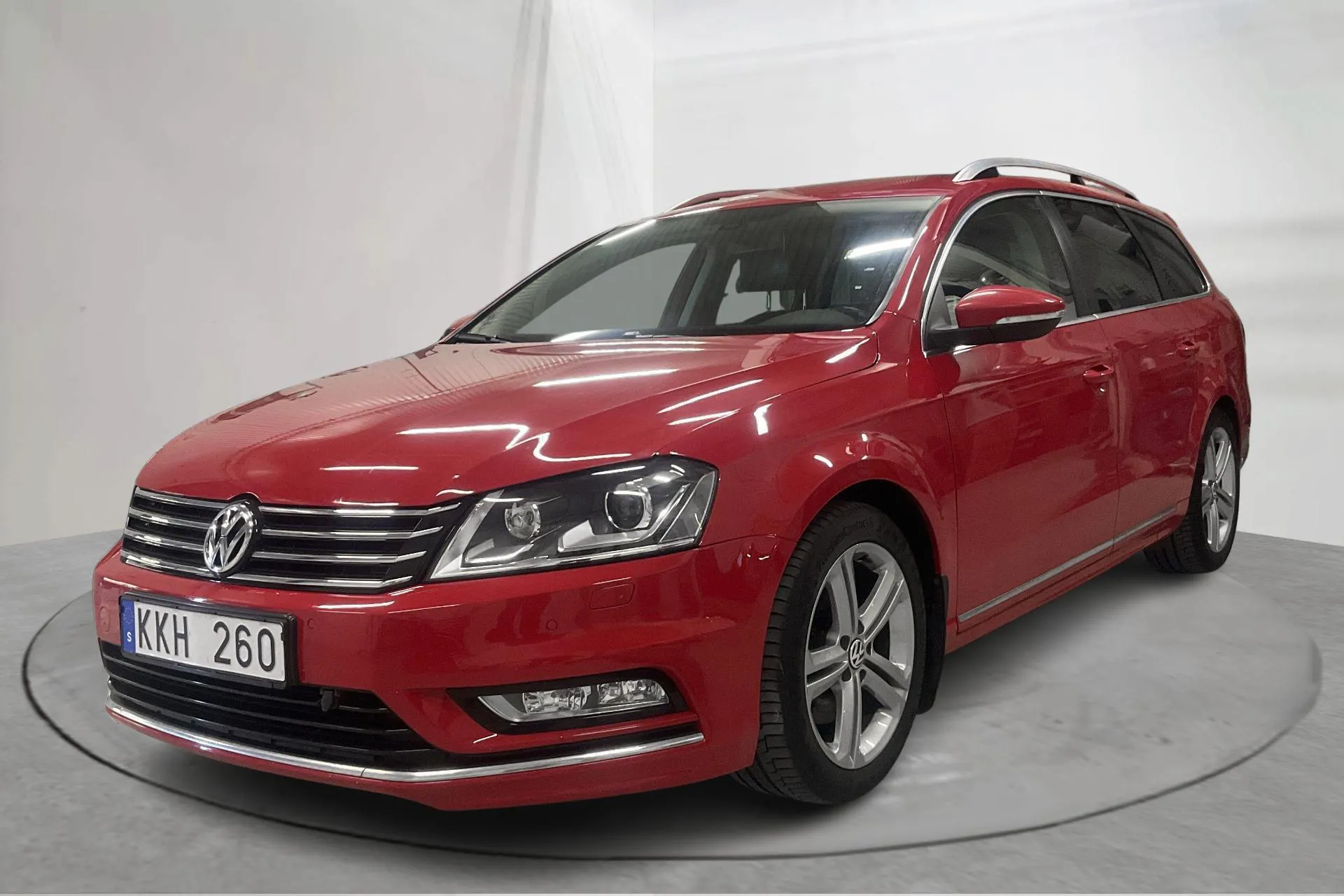Presentationsfoto 1 av 17: VW Passat 2.0 TDI BlueMotion Technology Variant 4Motion (177hk) - 21 864 mil - Automat - röd - 2014
