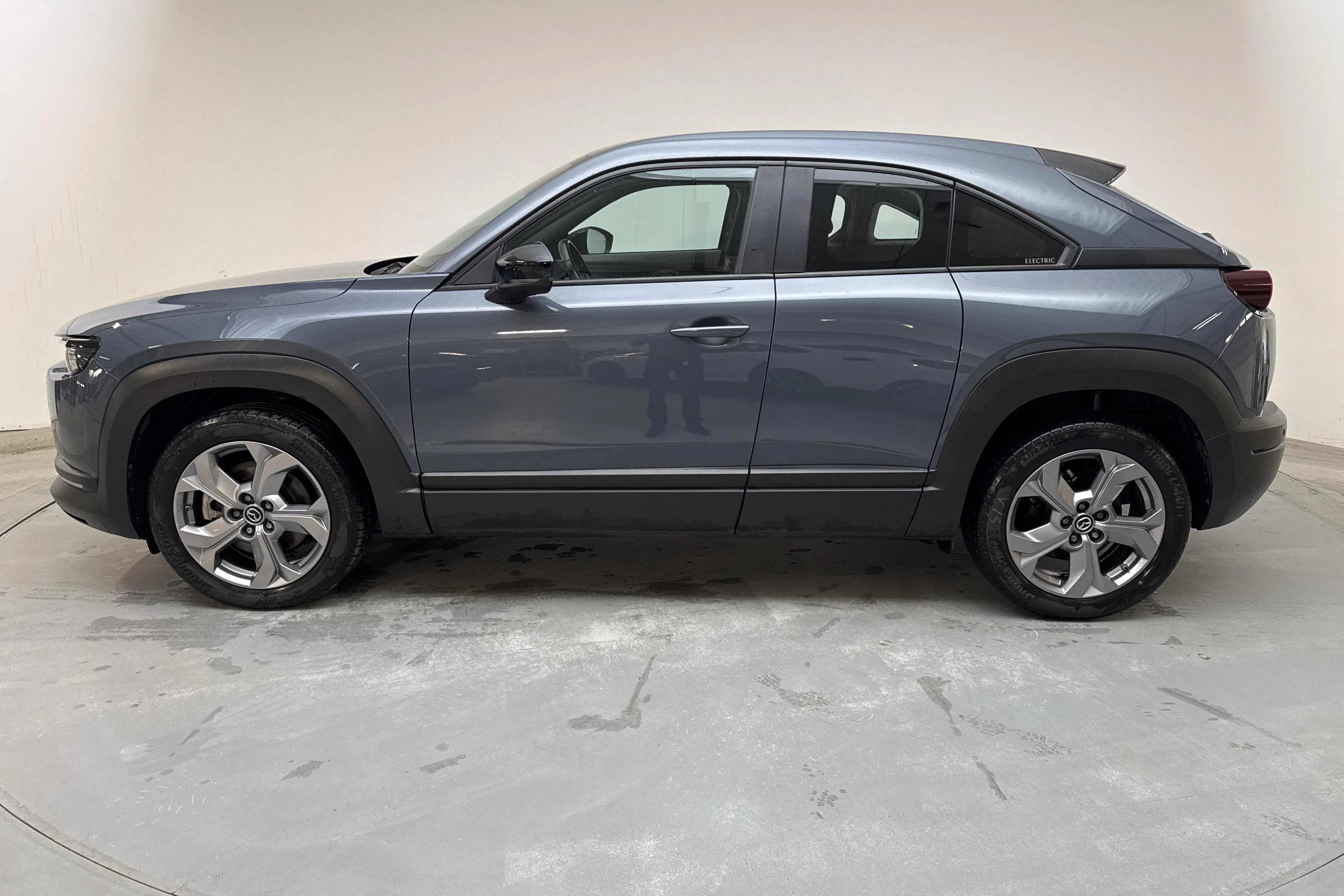 Presentation photo 2 of 16: Mazda MX-30 e-Skyactiv (145hk) - 52 070 km - Automatic - gray - 2021