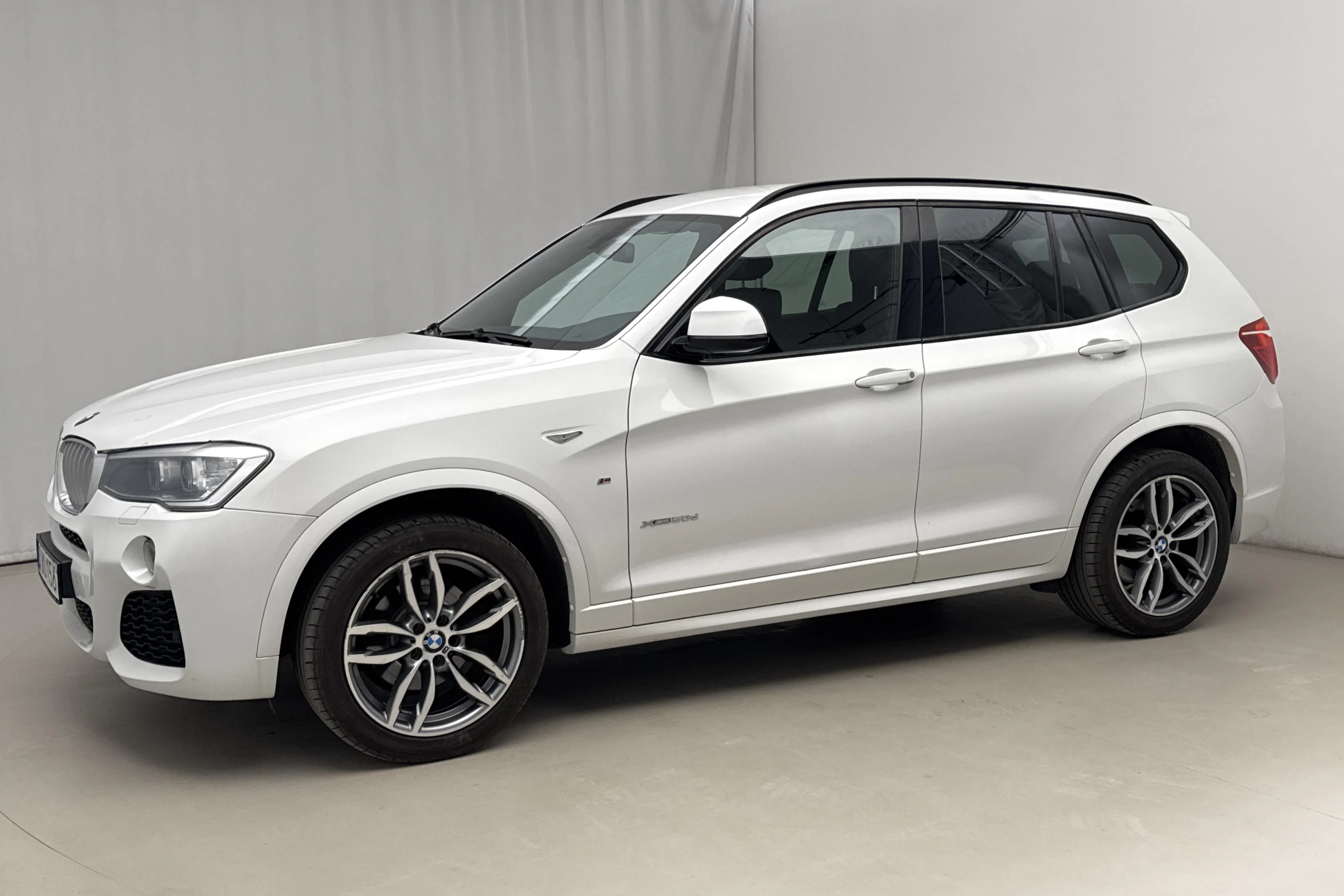 Presentationsfoto 2 av 16: BMW X3 xDrive30d, F25 (258hk) - 17 662 mil - Automat - vit - 2016