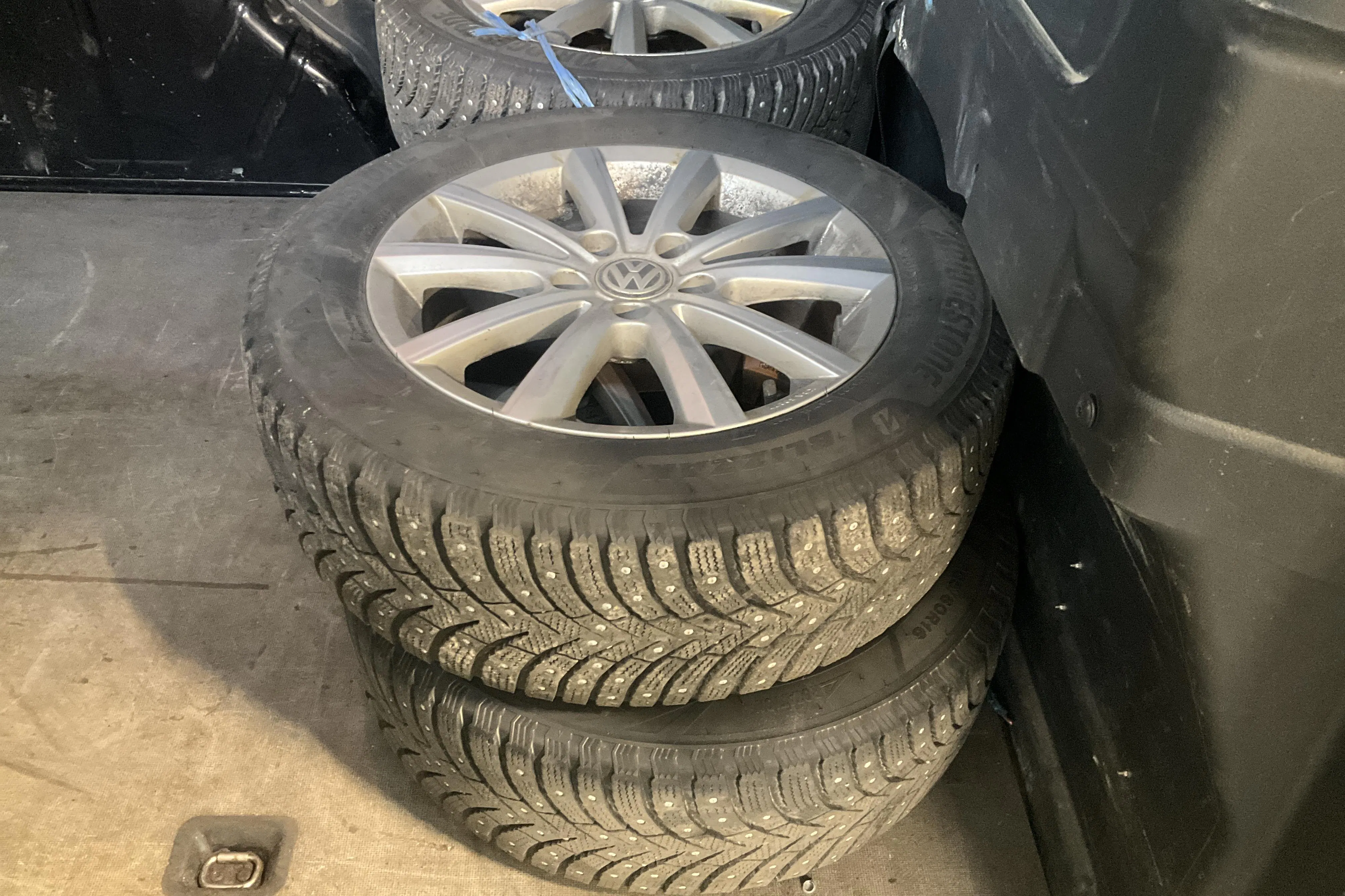 Presentationsfoto 9 av 9: VW Caddy Cargo 2.0 TDI Skåp (122hk) - 26 283 mil - Automat - svart - 2021