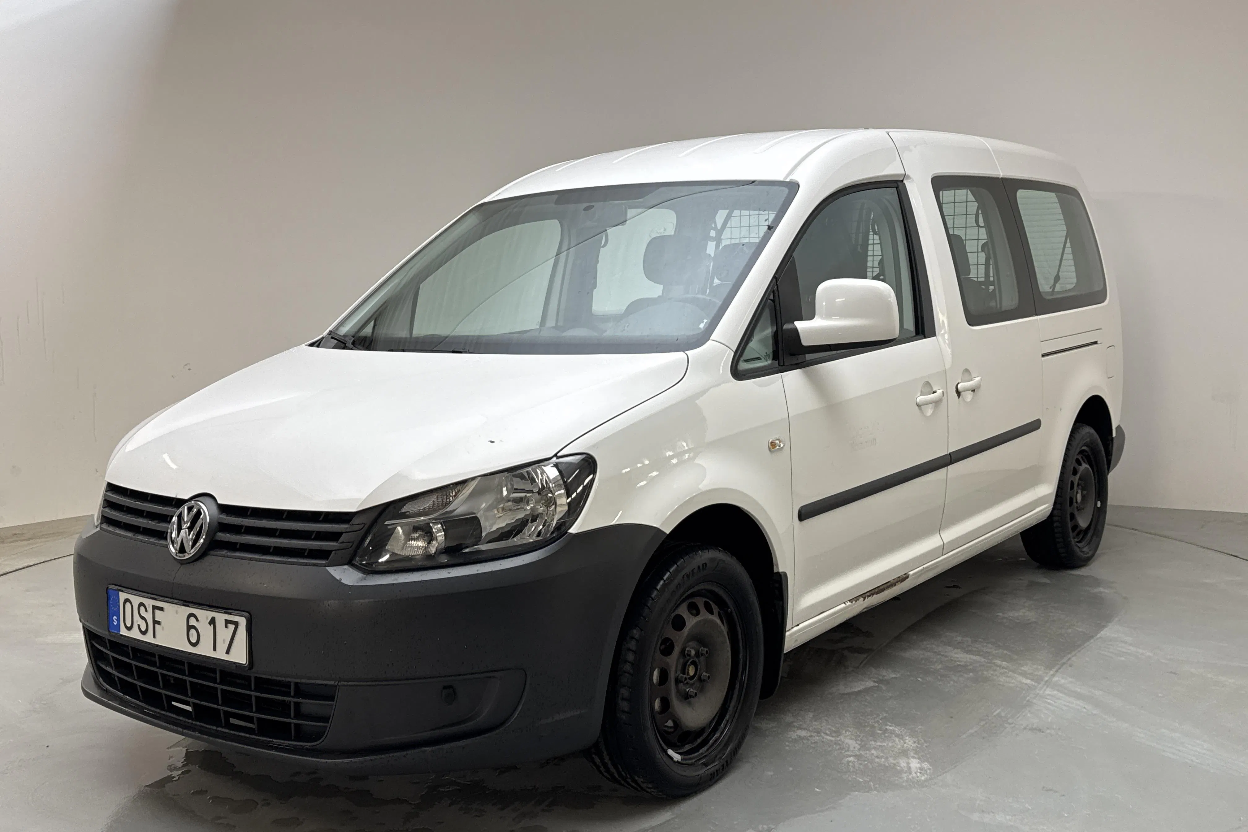 Presentationsfoto 1 av 11: VW Caddy Maxi Life 1.6 TDI (102hk) - 11 643 mil - Manuell - vit - 2013