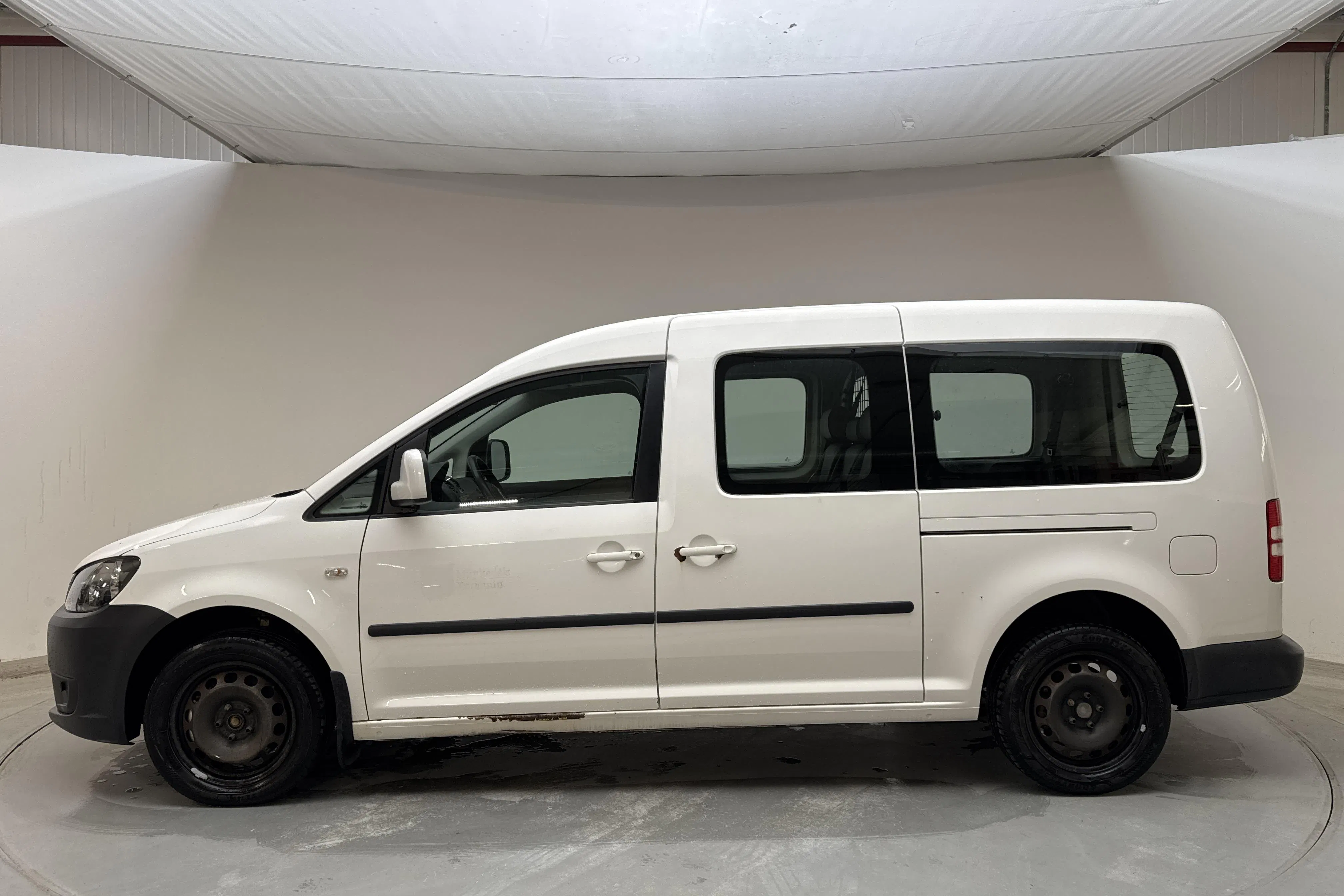 Presentationsfoto 2 av 11: VW Caddy Maxi Life 1.6 TDI (102hk) - 11 643 mil - Manuell - vit - 2013