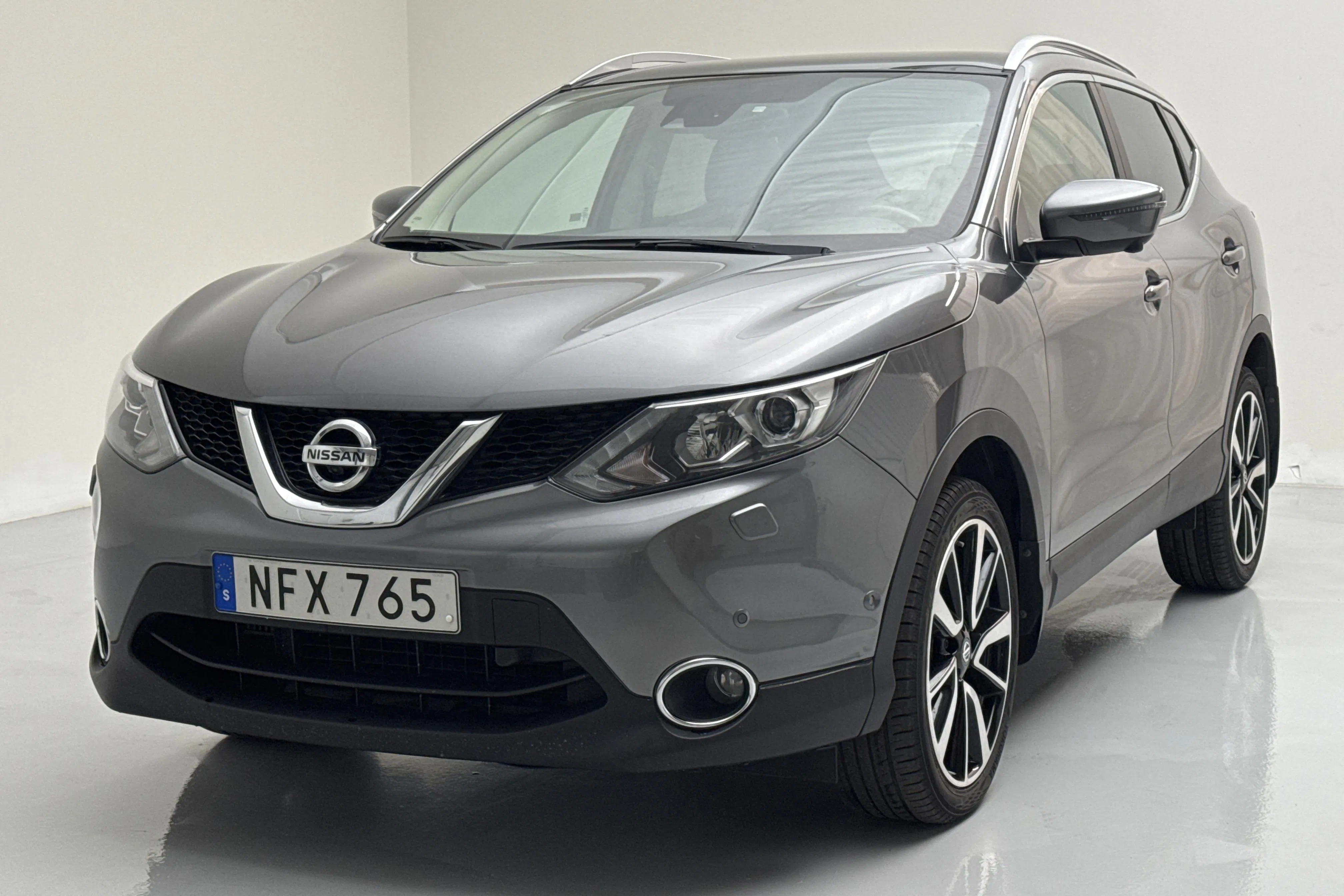 Præsentationsfoto 1 af 15: Nissan Qashqai 1.5 dCi (110hk) - 134 840 kilometer - Manuel - grå - 2016