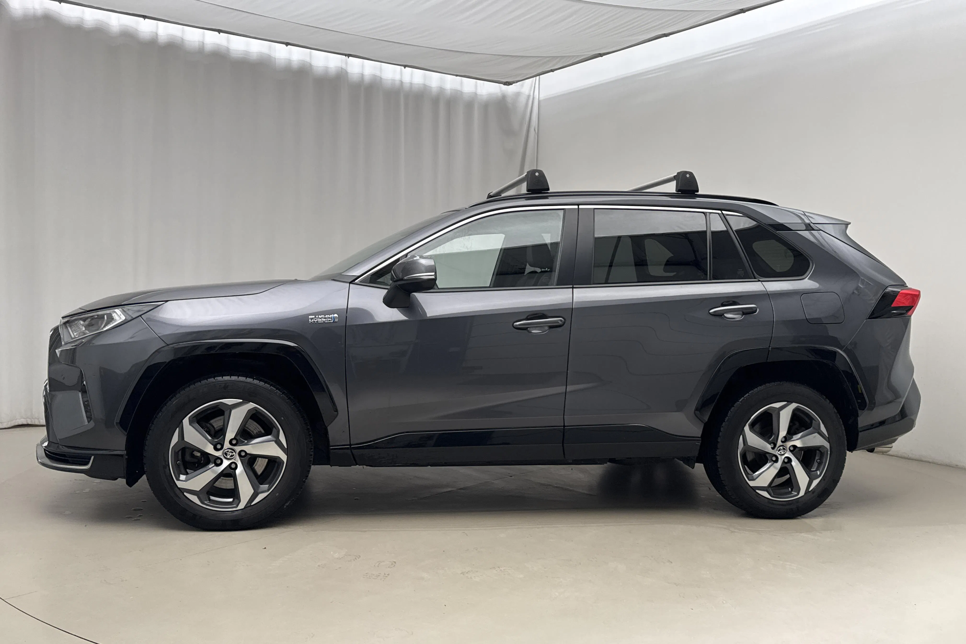 Presentationsfoto 2 av 20: Toyota RAV4 2.5 Plug-in Hybrid AWDi (306hk) - 5 825 mil - Automat - Dark Grey - 2021